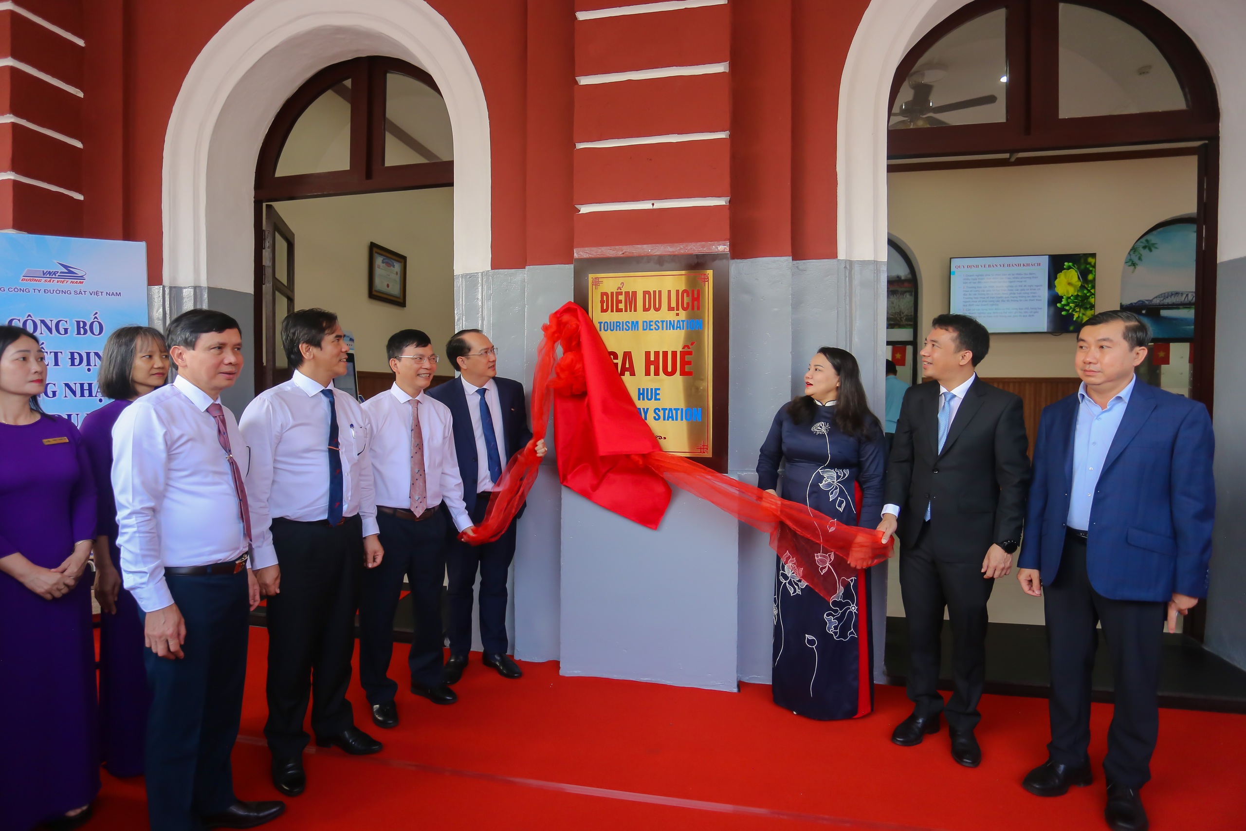 Chuyến t&agrave;u di sản miền Trung c&oacute; g&igrave; sau khi được 'thay &aacute;o' mới? - Ảnh 11.