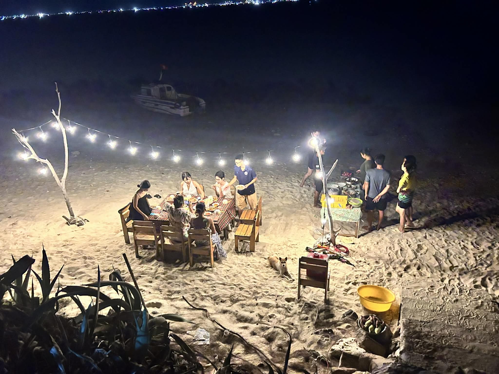 Nghỉ lễ 30.4 - 1.5: Giới trẻ 'quay xe' v&igrave; v&eacute; m&aacute;y bay tăng - Ảnh 3.