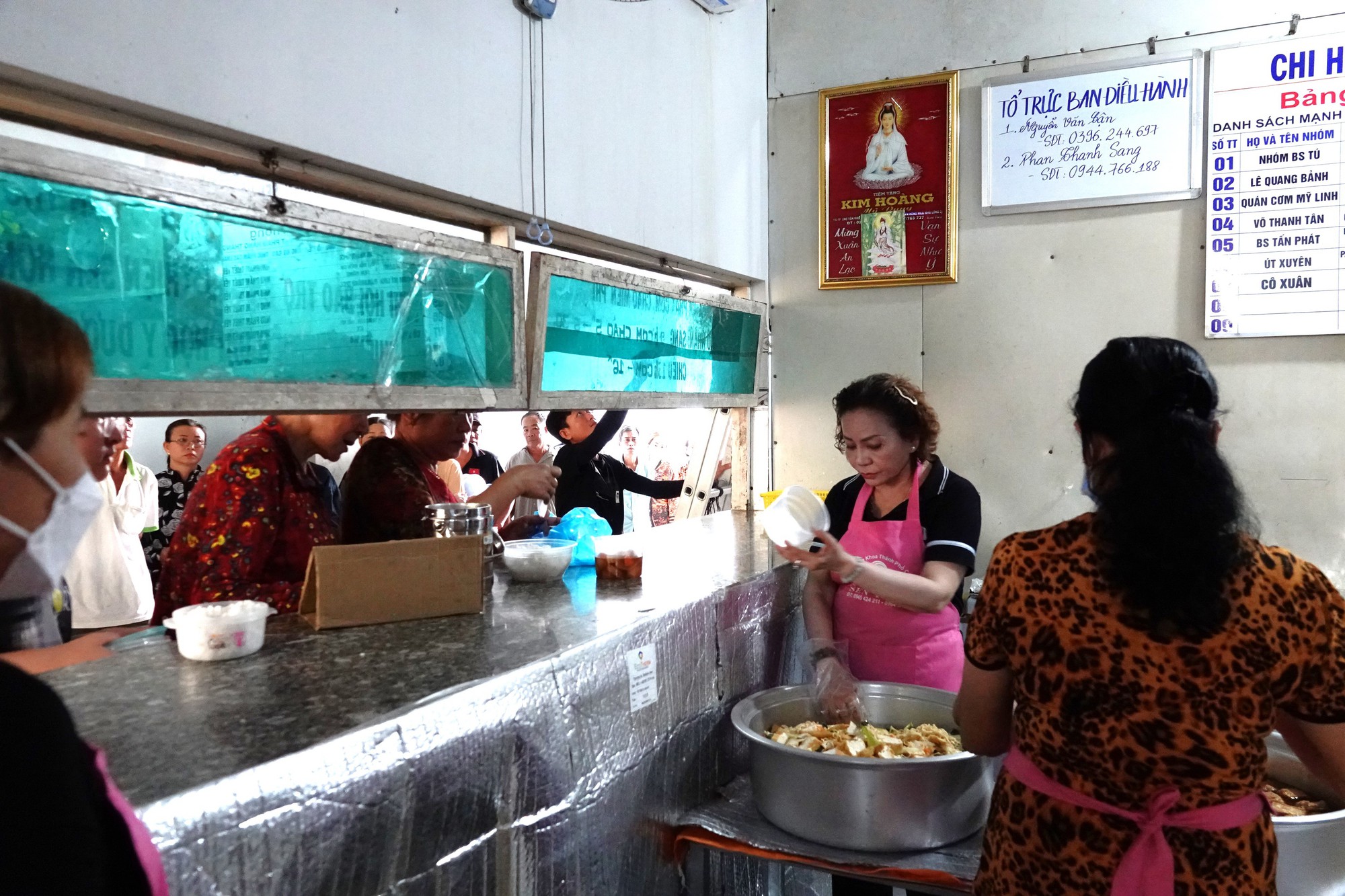 Chuyện tử tế: Miệt m&agrave;i lo c&aacute;i ăn cho bệnh nh&acirc;n ngh&egrave;o- Ảnh 1.