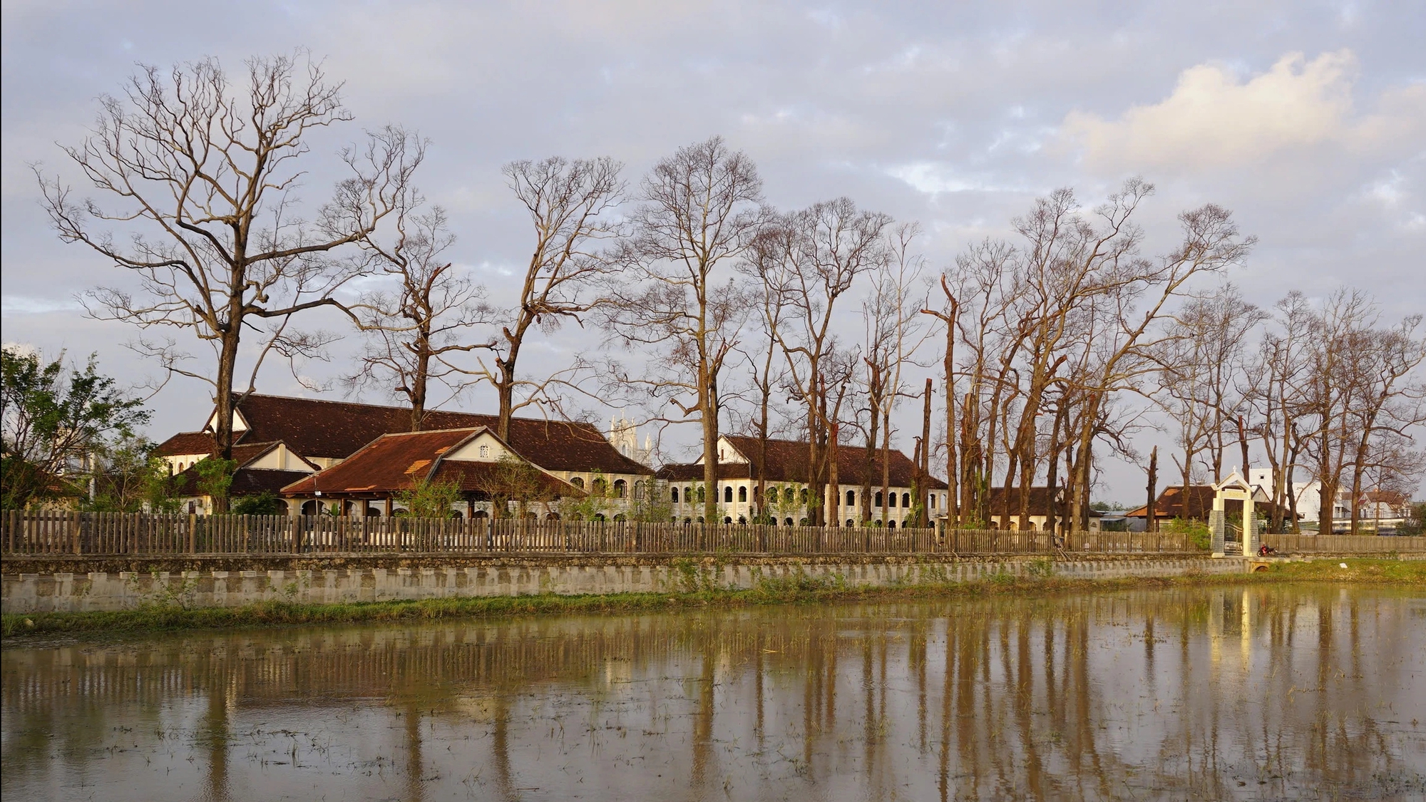 Những nh&agrave; thờ độc đ&aacute;o: L&agrave;ng S&ocirc;ng - nơi chữ Quốc ngữ in dấu hơn một thế kỷ- Ảnh 2.