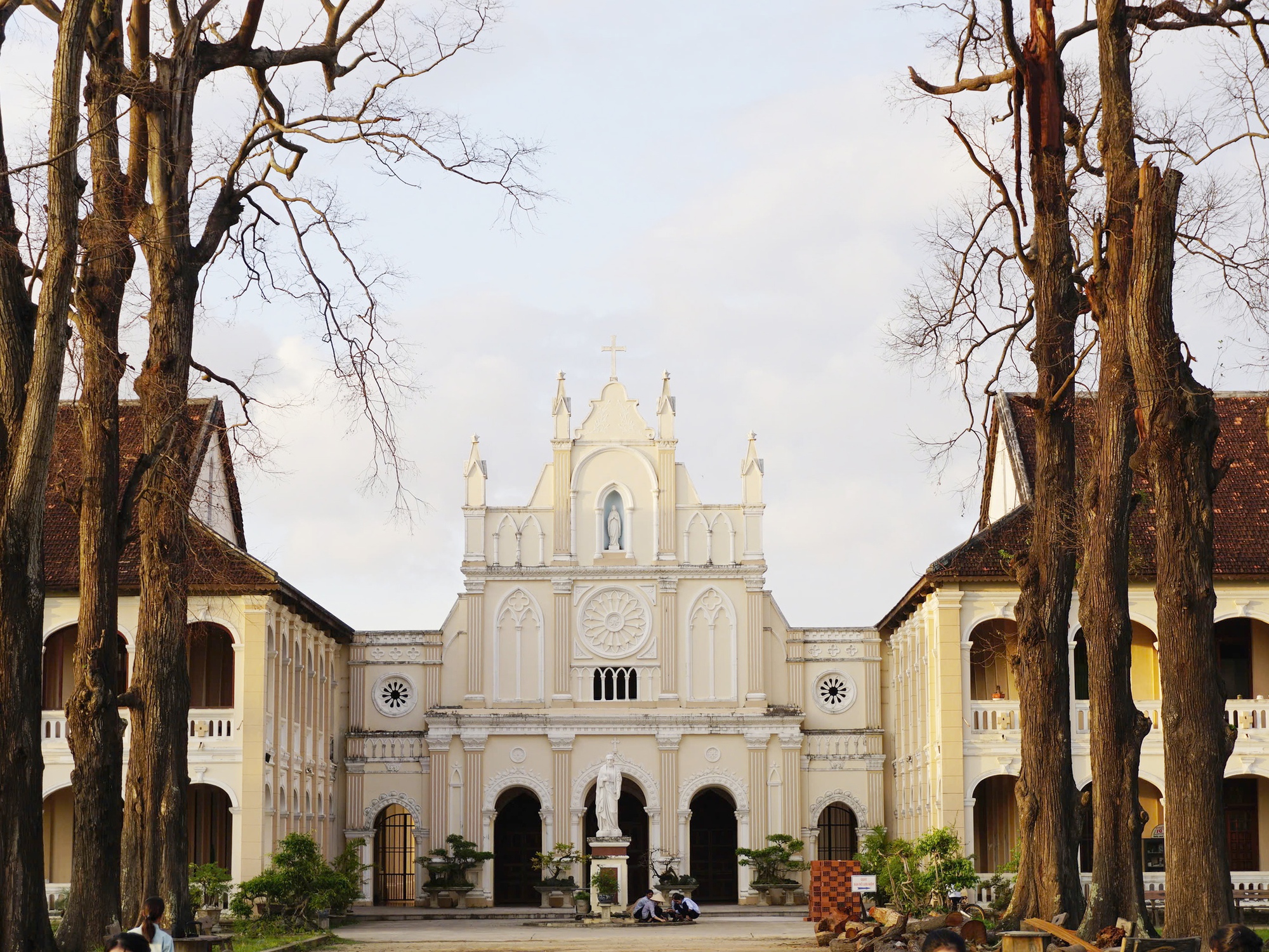 Những nh&agrave; thờ độc đ&aacute;o: L&agrave;ng S&ocirc;ng - nơi chữ Quốc ngữ in dấu hơn một thế kỷ- Ảnh 4.