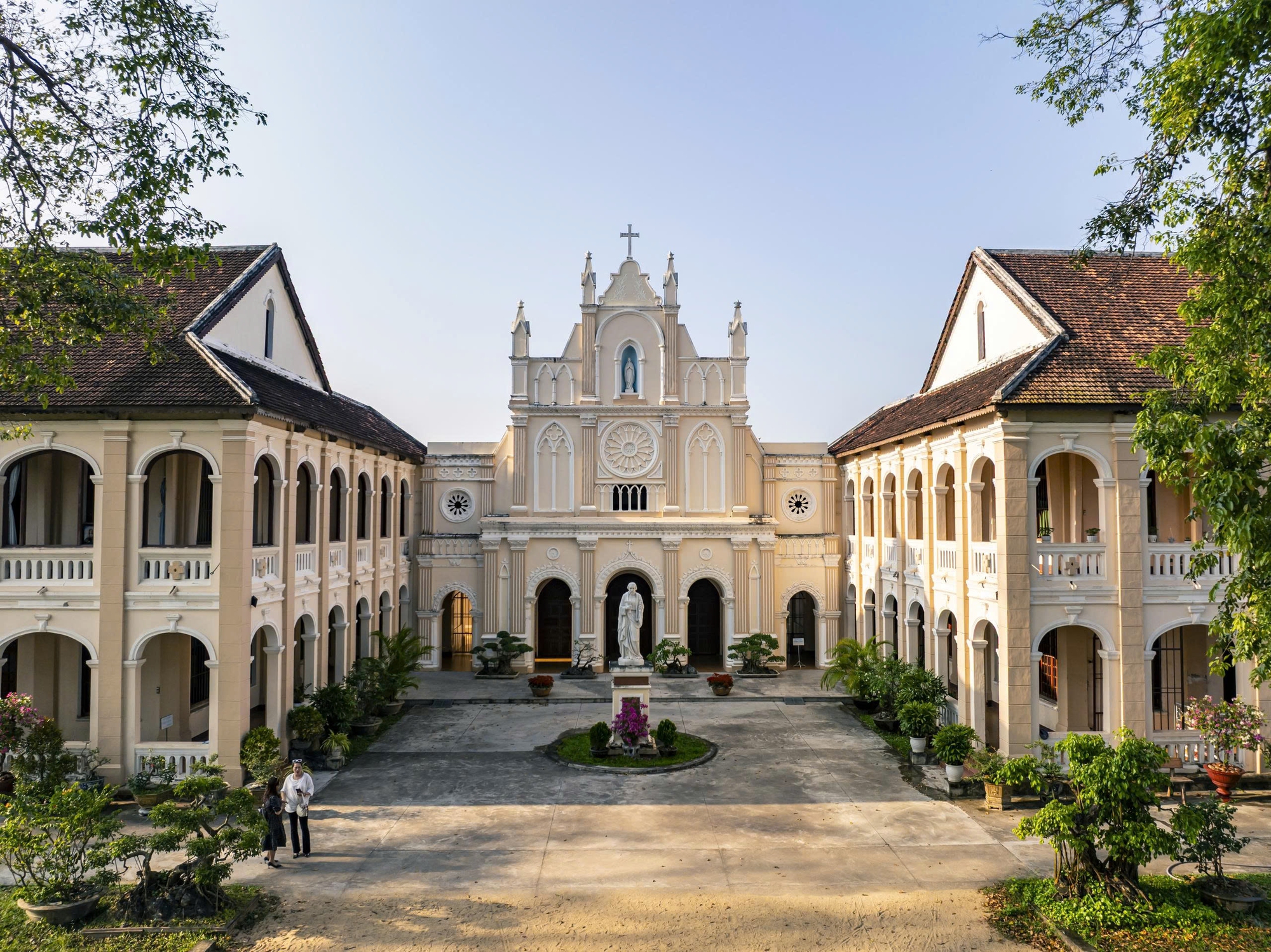 Những nh&agrave; thờ độc đ&aacute;o: L&agrave;ng S&ocirc;ng - nơi chữ Quốc ngữ in dấu hơn một thế kỷ- Ảnh 6.