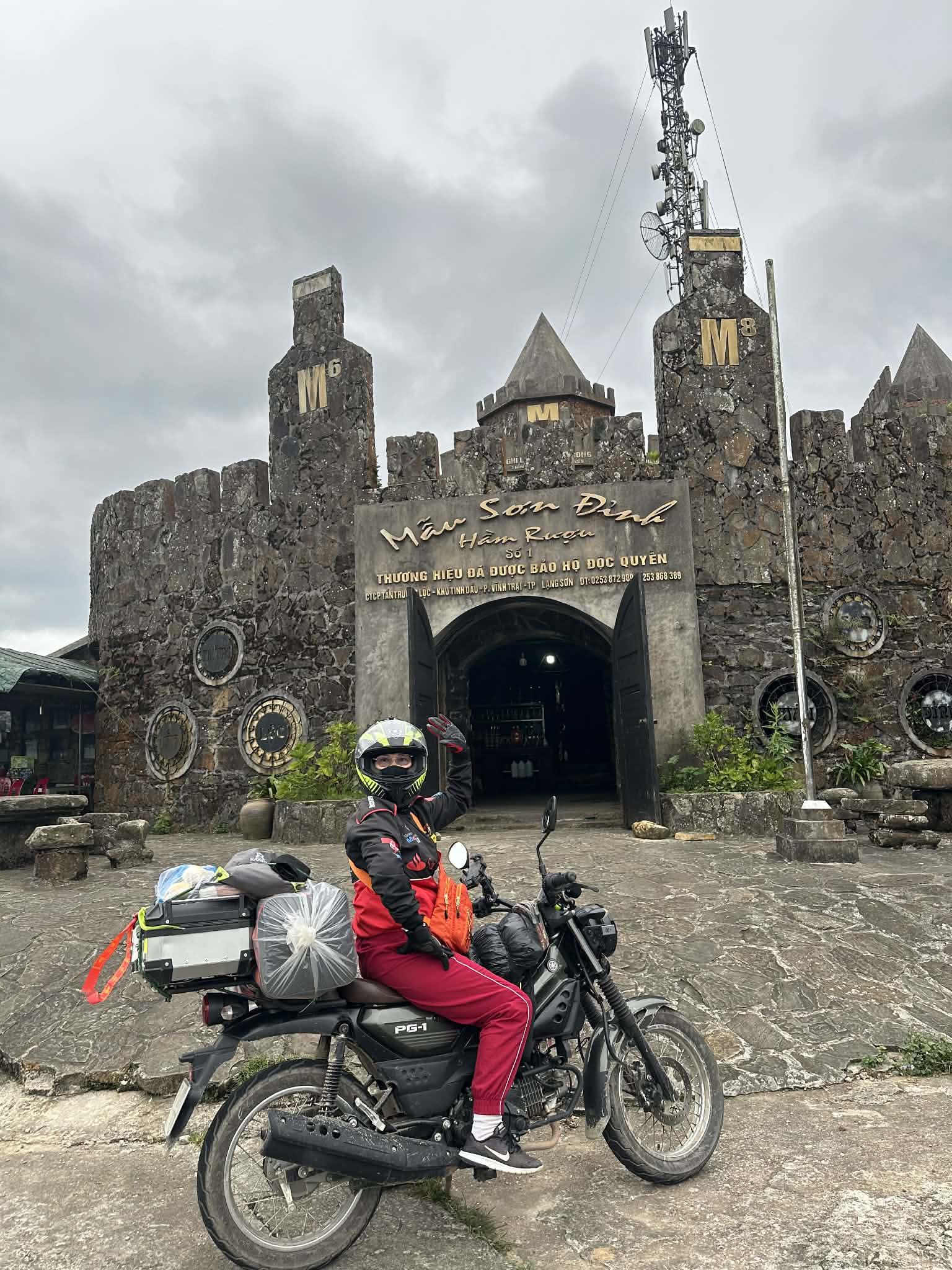  Người phụ nữ 60 tuổi m&ecirc; l&aacute;i xe chinh phục đường đ&egrave;o - Ảnh 1.