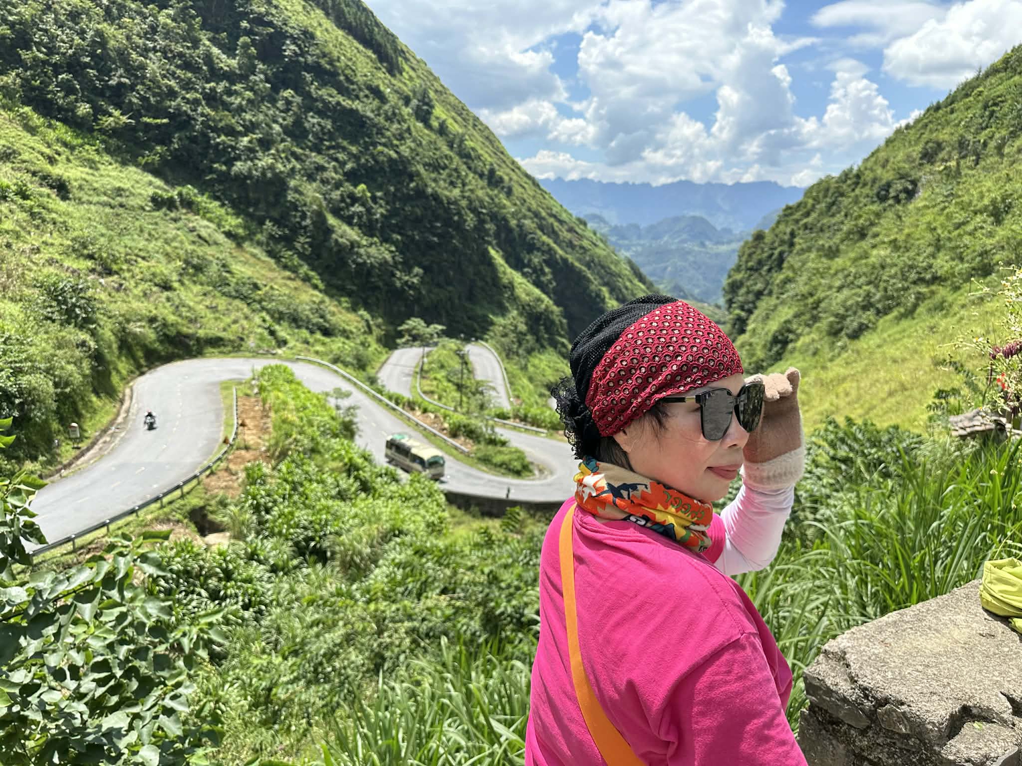  Người phụ nữ 60 tuổi m&ecirc; l&aacute;i xe chinh phục đường đ&egrave;o - Ảnh 2.