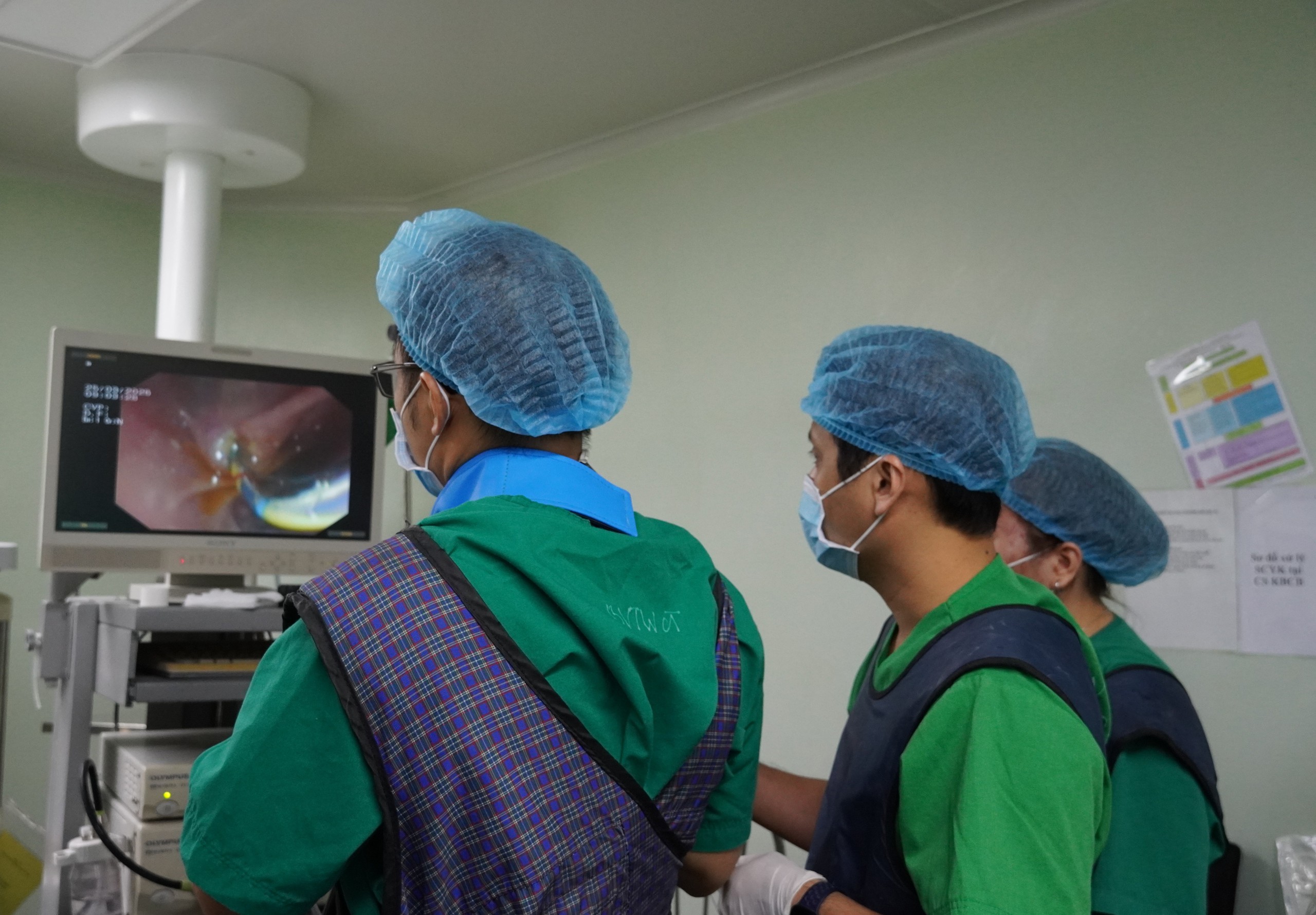 Hóc xương cá gây tắc mật: Câu chuyện hi hữu của bệnh nhân 45 tuổi - Ảnh 3. Hóc xương cá gây tắc mật: Câu chuyện hi hữu của bệnh nhân 45 tuổi - Ảnh 3.