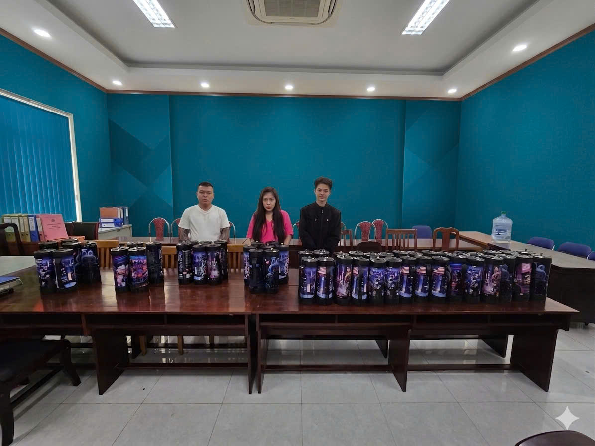Công an TP.HCM triệt phá đường dây 'khí cười' tiền tỉ, bắt 3 bị can - Ảnh 2.