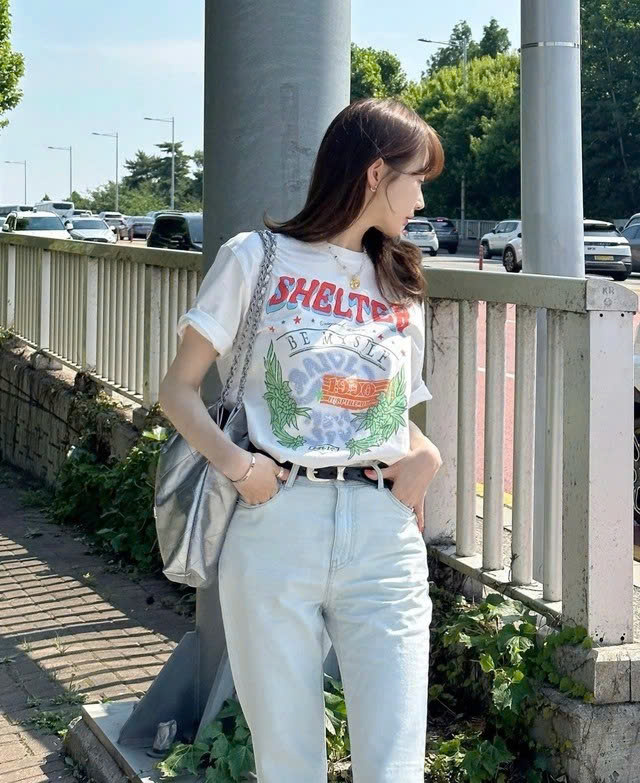 Túi xách sắc bạc, điểm nhấn kiêu kỳ cho quý cô sành điệu - Ảnh 2.