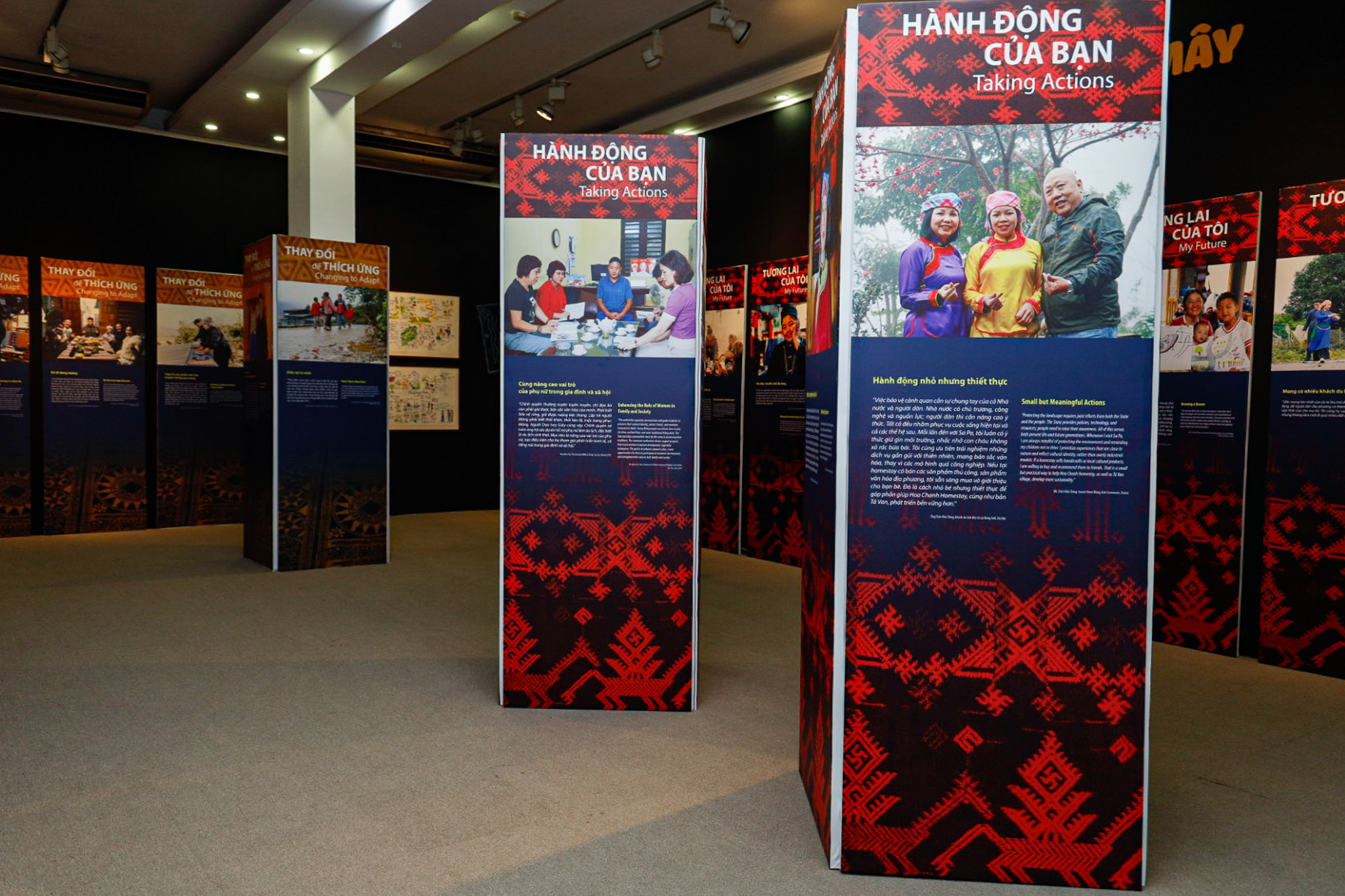 Nghe phụ nữ bản l&agrave;ng kể chuyện qua triển l&atilde;m 'Gieo xanh nơi đỉnh m&acirc;y'- Ảnh 4.