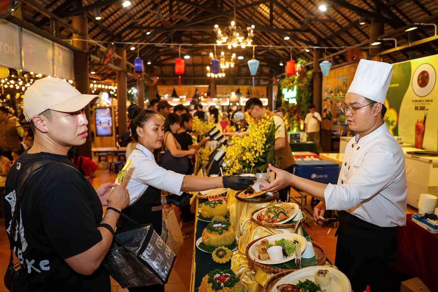 Mê mẩn ở ‘thiên đường’ Lễ hội Văn hóa Ẩm thực, Món ngon Saigontourist Group 2026 - Ảnh 2.