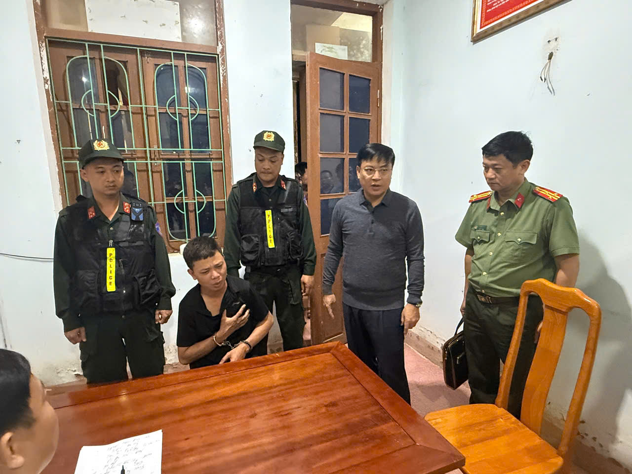 Bị can thuê taxi về quê, bắn chết tài xế, mẹ vợ bị khởi tố 3 tội danh- Ảnh 1.