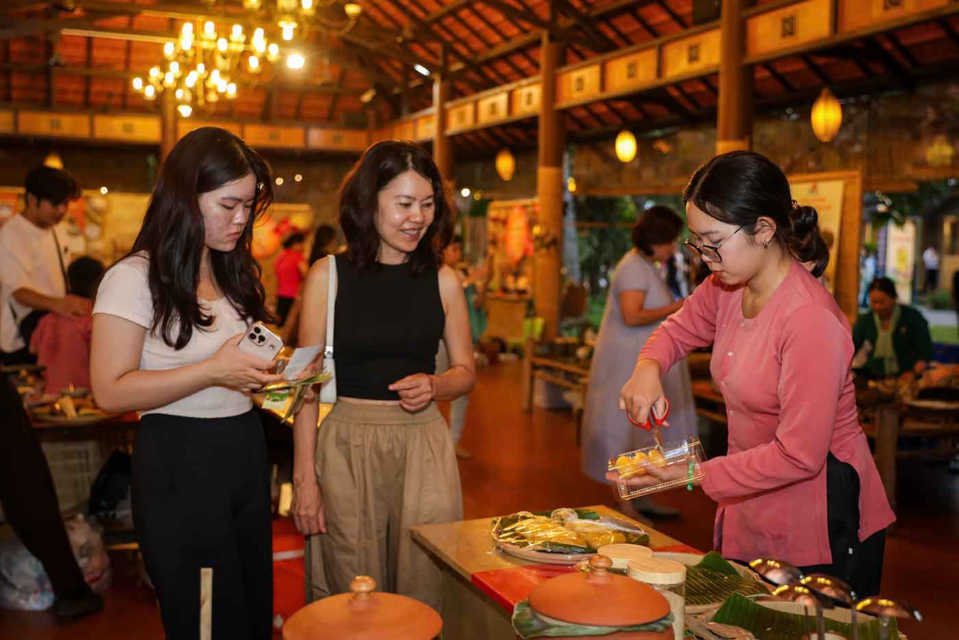 Mê mẩn ở ‘thiên đường’ Lễ hội Văn hóa Ẩm thực, Món ngon Saigontourist Group 2026 - Ảnh 5.