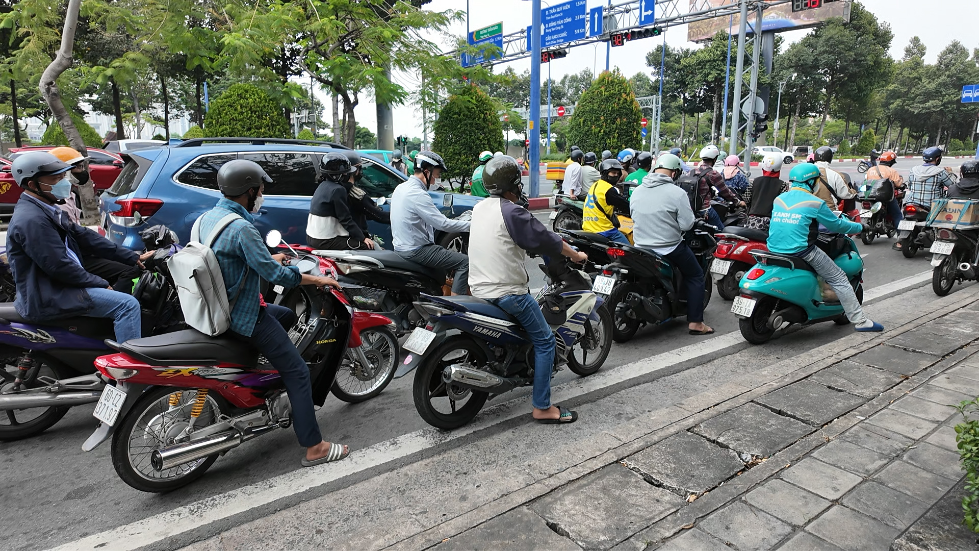 Đường đ&ocirc;ng phải chờ như đường vắng: Bất hợp l&yacute; ở n&uacute;t giao Mai Ch&iacute; Thọ  - Ảnh 2.