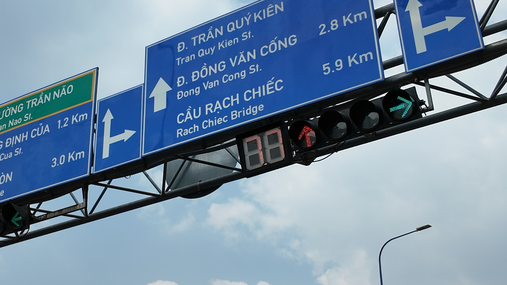 Đường đ&ocirc;ng phải chờ như đường vắng: Bất hợp l&yacute; ở n&uacute;t giao Mai Ch&iacute; Thọ  - Ảnh 1.