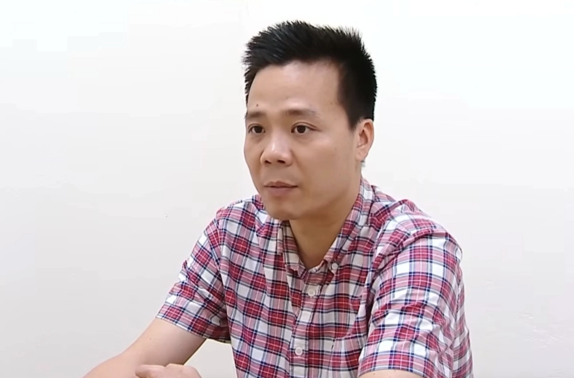 Ông trùm hàng giả hối lộ phó cục trưởng 1,5 tỉ, cấp dưới 'xén' mất 700 triệu- Ảnh 1. Ông trùm hàng giả hối lộ phó cục trưởng 1,5 tỉ, cấp dưới 'xén' mất 700 triệu- Ảnh 1.