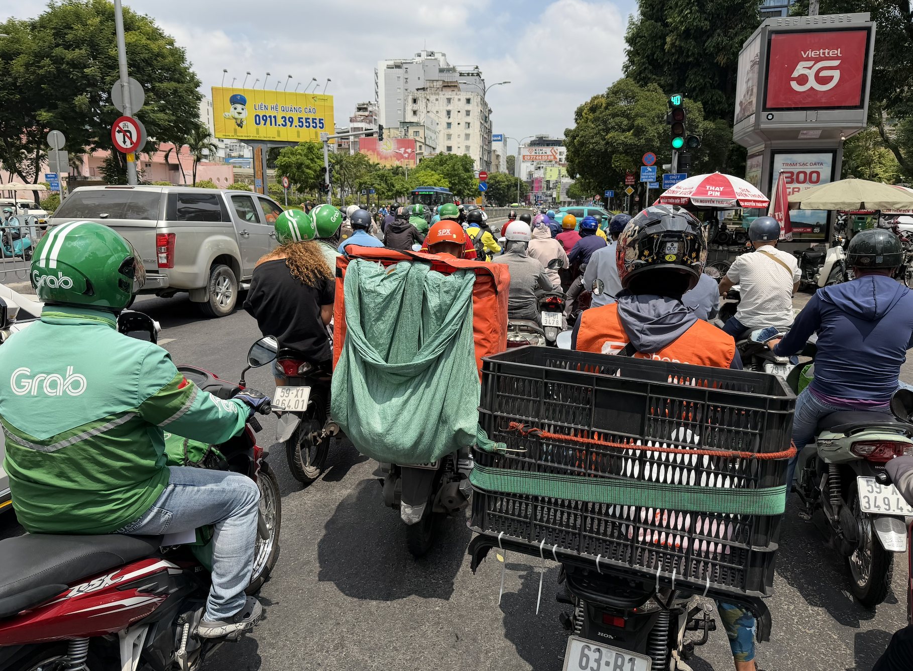 Tài xế xe điện liên tục nhận tin vui- Ảnh 5. Tài xế xe điện liên tục nhận tin vui- Ảnh 5.