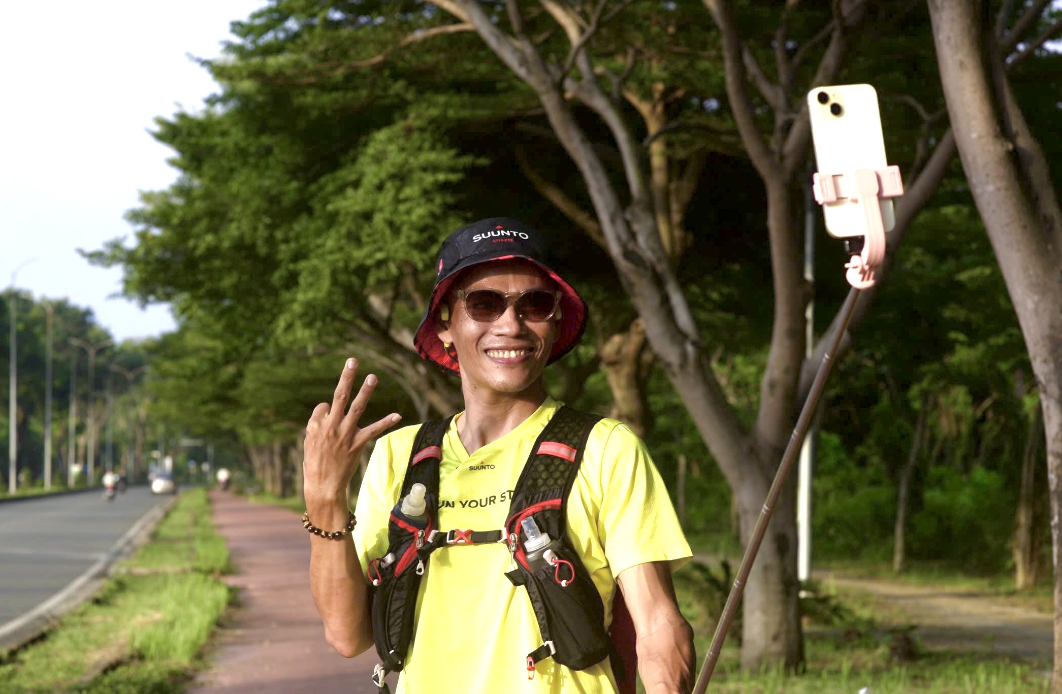 Chuyện về dị nh&acirc;n chạy bộ Việt Nam v&agrave; l&yacute; do 'gi&agrave; nhưng vẫn đua' - Ảnh 4.