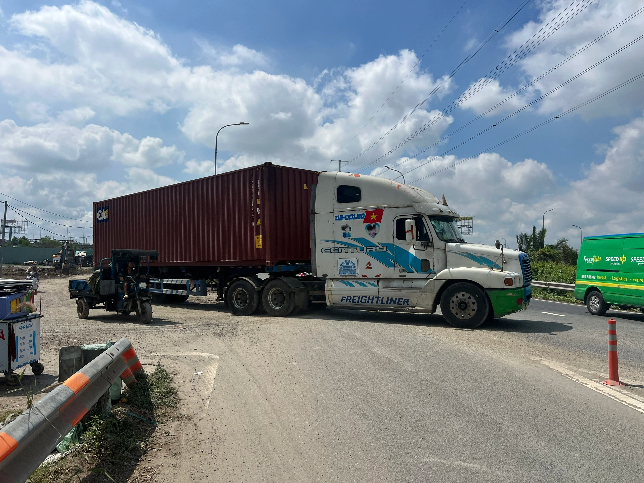 Sau loạt bài của Thanh Niên, TP.HCM ra văn bản khẩn siết bãi xe Võ Chí Công - Ảnh 3.