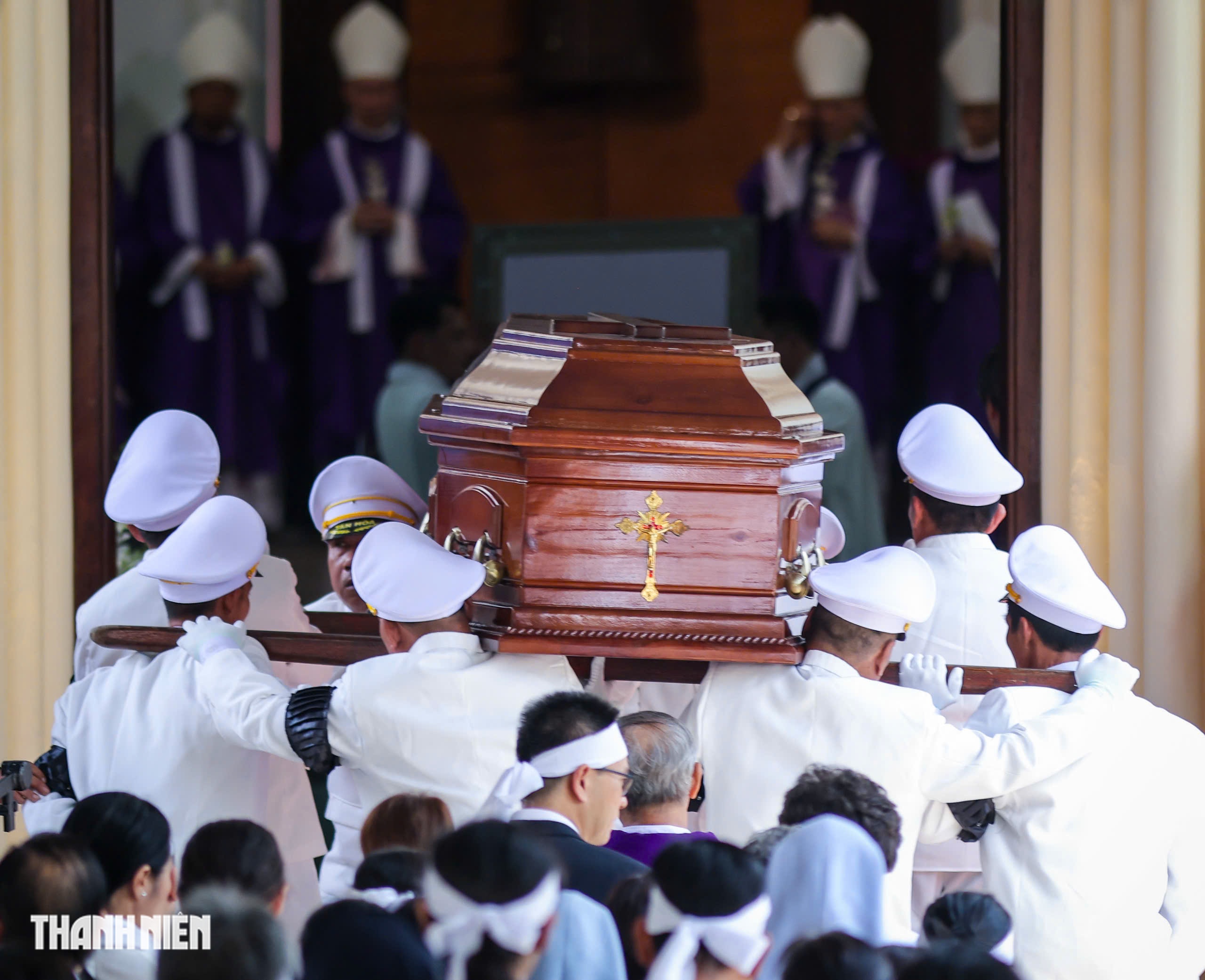 Thiêng liêng Thánh lễ an táng Đức Hồng y Gioan Baotixita Phạm Minh Mẫn - Ảnh 11.