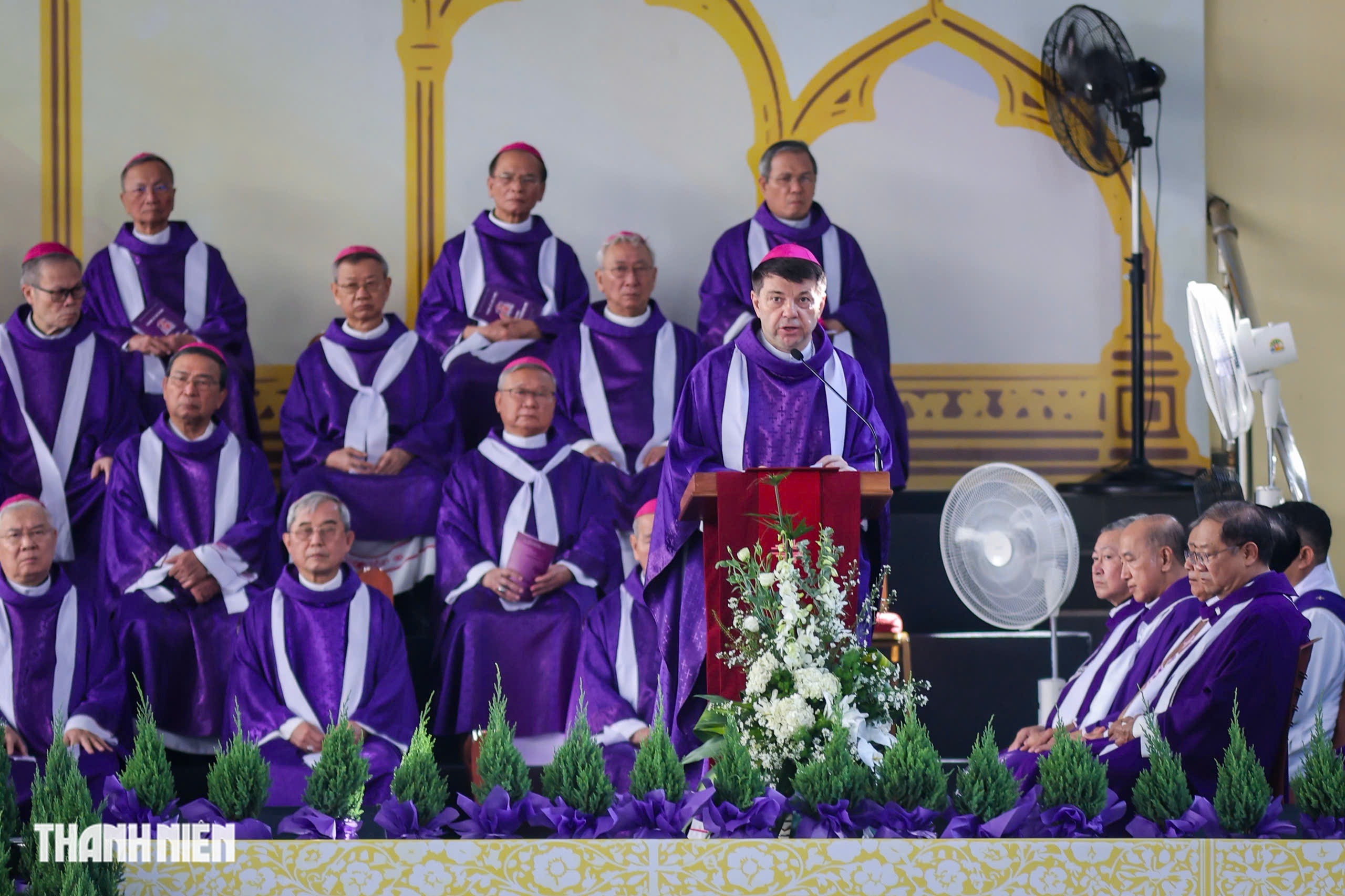 Thiêng liêng Thánh lễ an táng Đức Hồng y Gioan Baotixita Phạm Minh Mẫn - Ảnh 3.