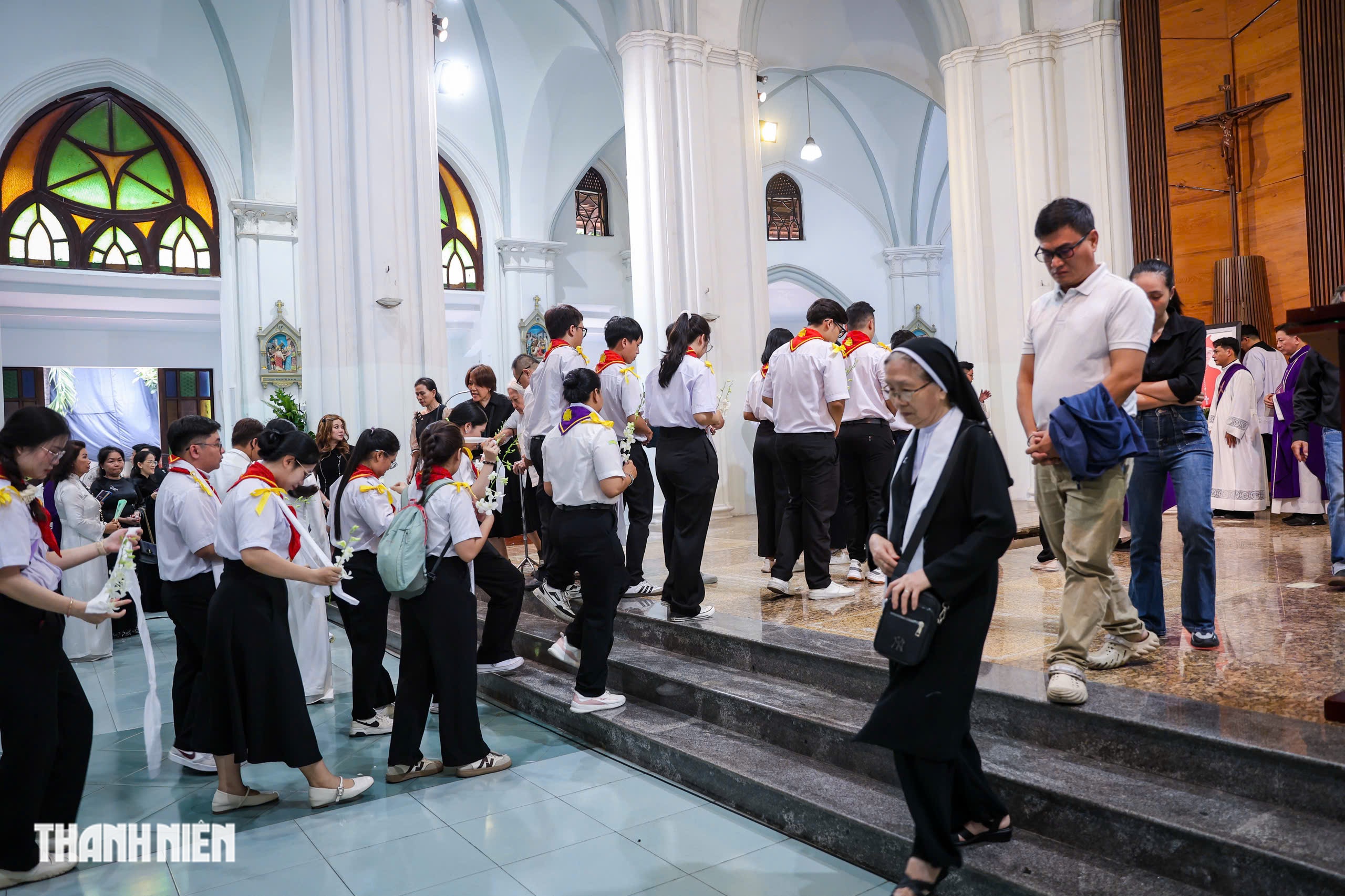 Thiêng liêng Thánh lễ an táng Đức Hồng y Gioan Baotixita Phạm Minh Mẫn - Ảnh 13.