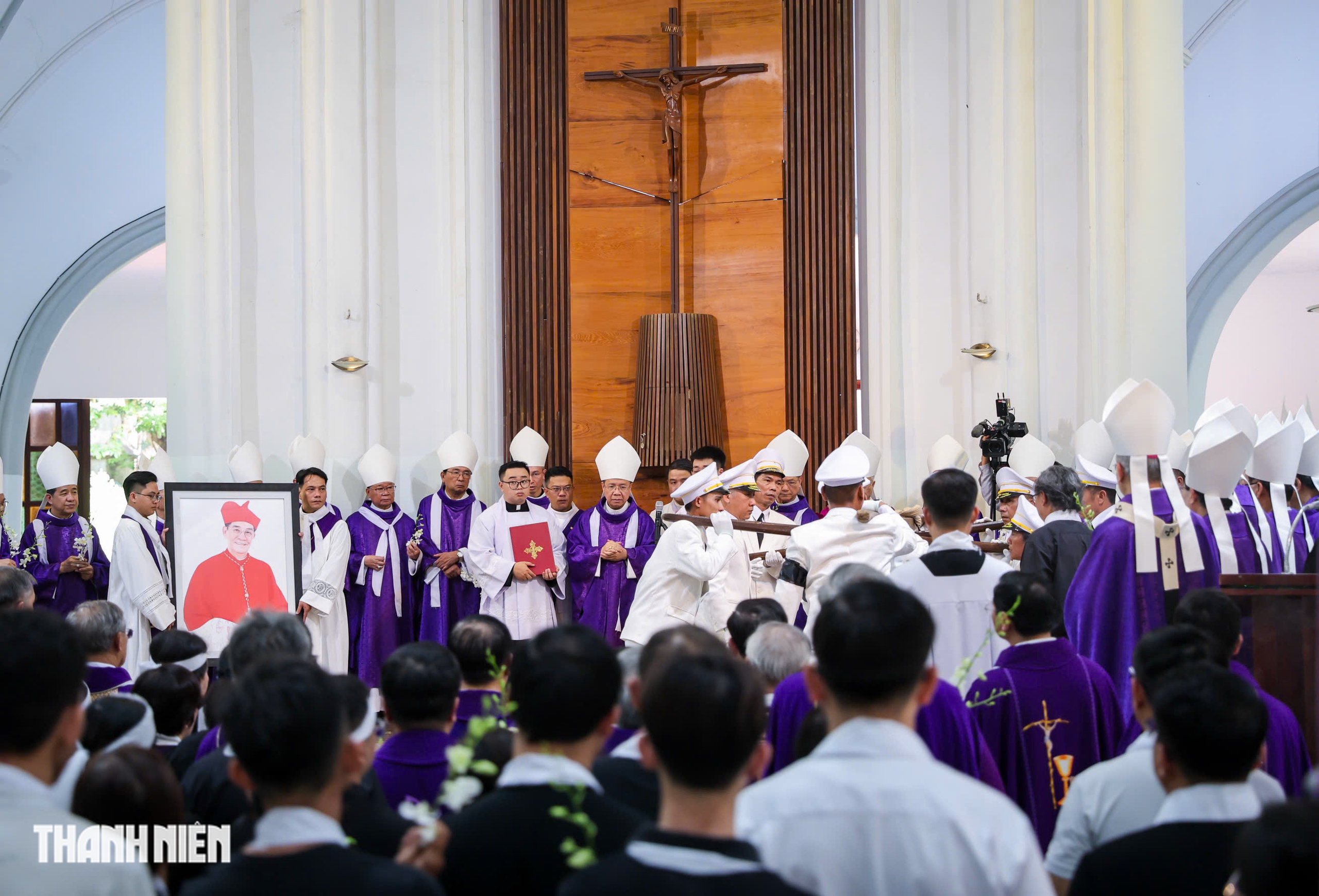 Đức Hồng y Gioan Baotixita Phạm Minh Mẫn về nơi an nghỉ cuối c&ugrave;ng- Ảnh 9.