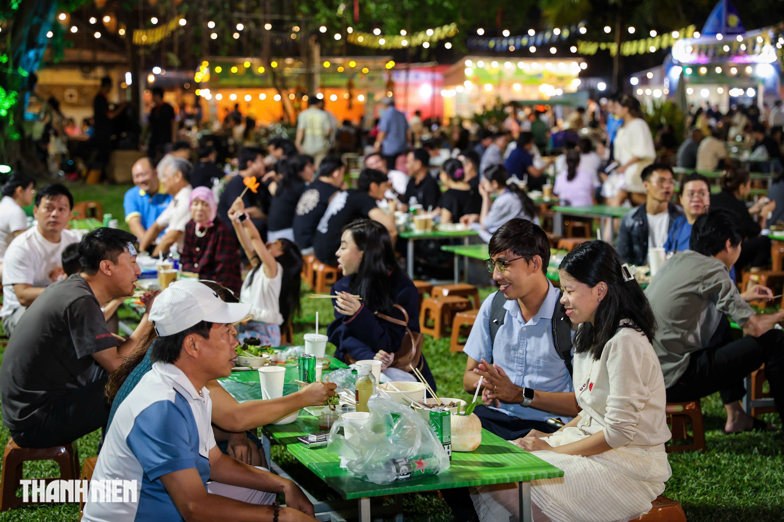 Lễ hội ẩm thực 500 món từ khách sạn 4, 5 sao ở TP.HCM: Giá bình dân, khách đông nghịt- Ảnh 1. Lễ hội ẩm thực 500 món từ khách sạn 4, 5 sao ở TP.HCM: Giá bình dân, khách đông nghịt- Ảnh 1.