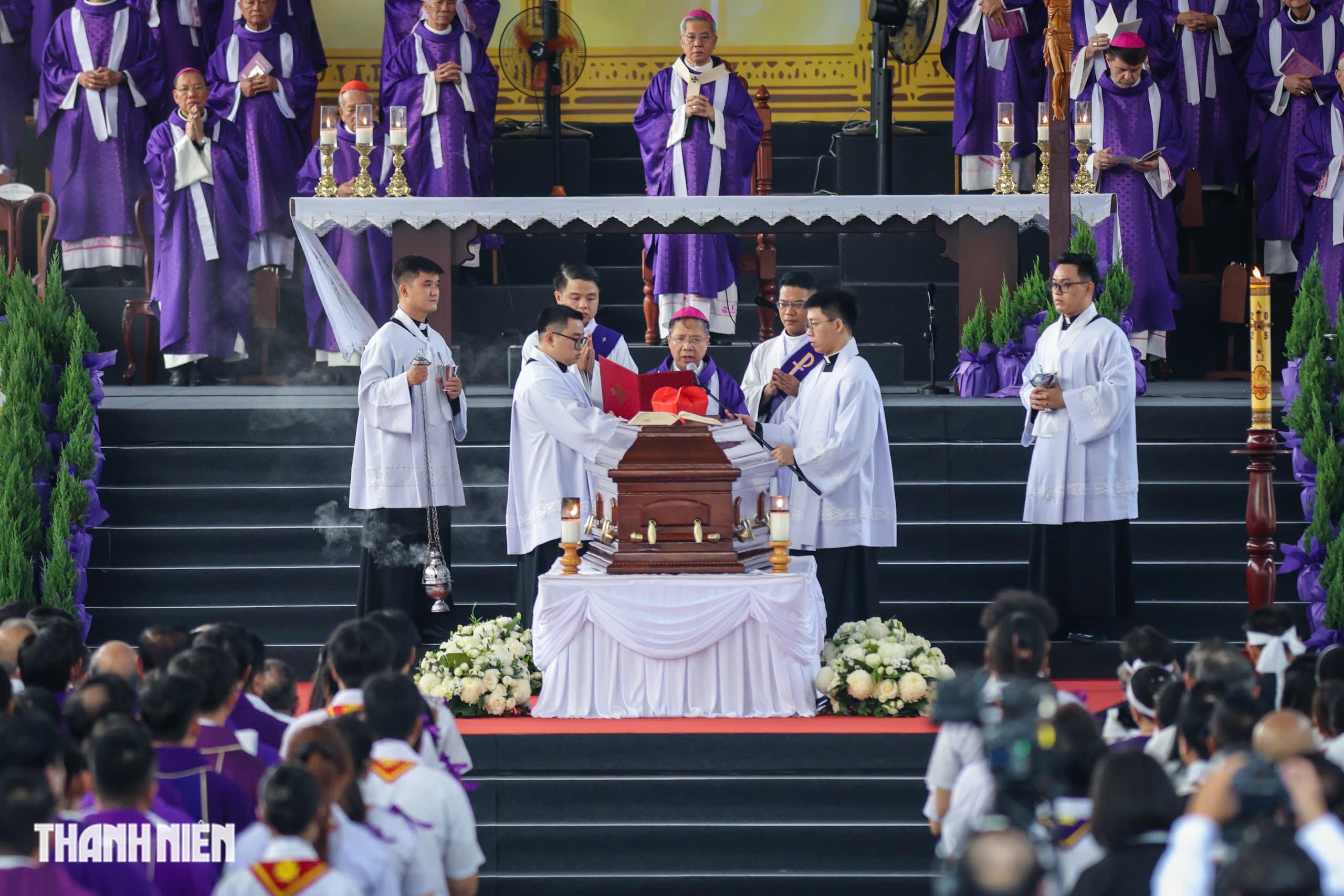 Đức Hồng y Gioan Baotixita Phạm Minh Mẫn về nơi an nghỉ cuối c&ugrave;ng- Ảnh 6.