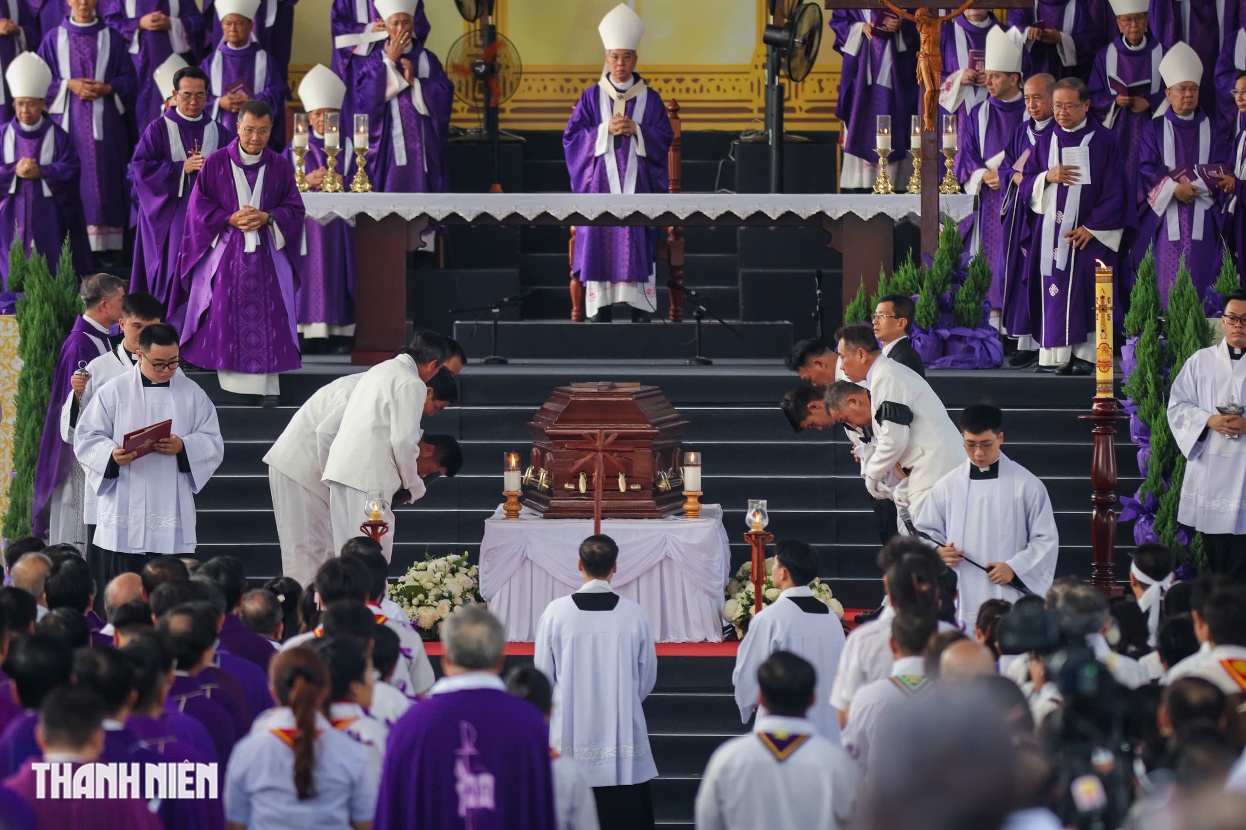 Thiêng liêng Thánh lễ an táng Đức Hồng y Gioan Baotixita Phạm Minh Mẫn - Ảnh 9.