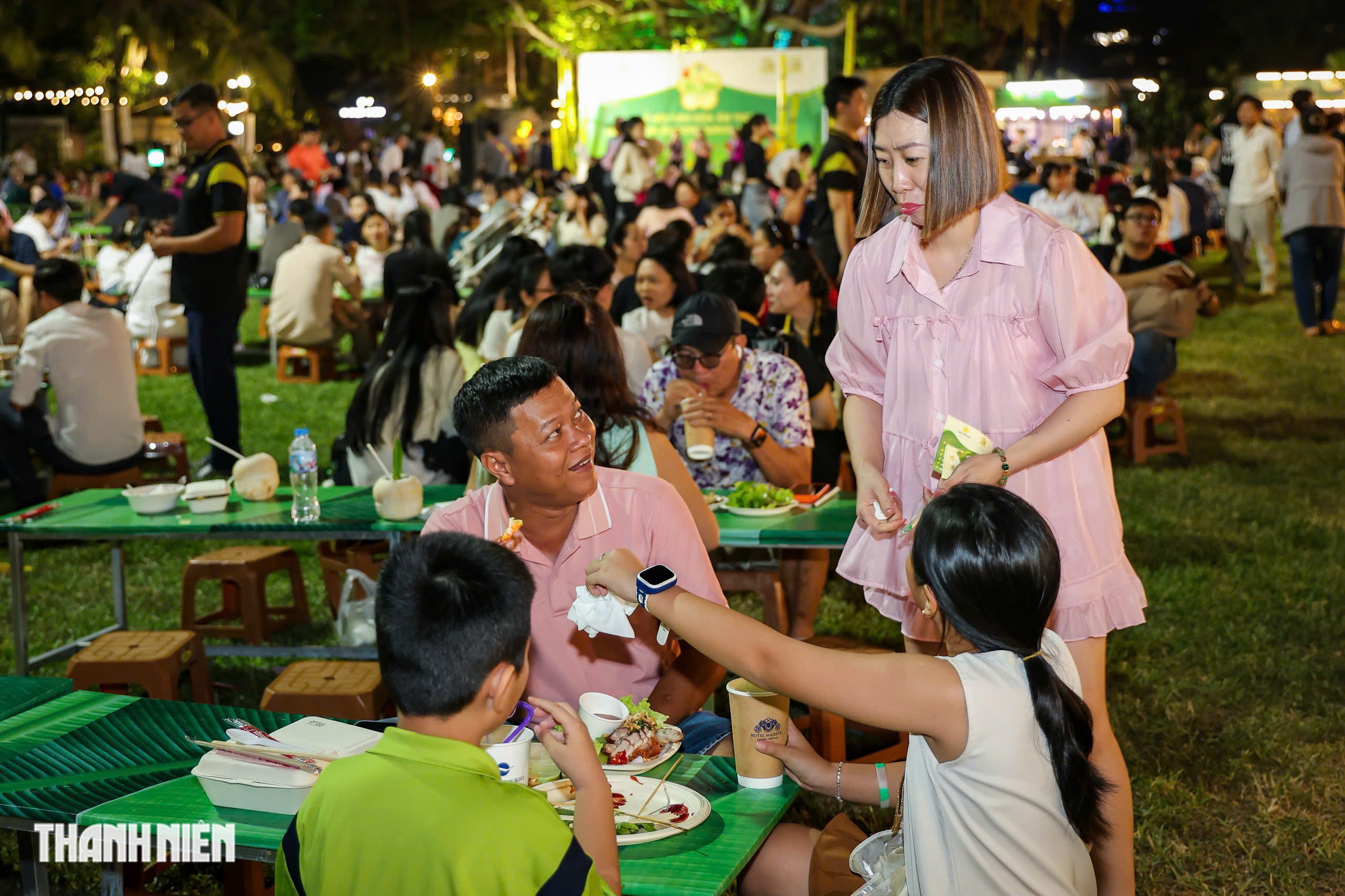 Lễ hội ẩm thực 500 món từ khách sạn 4, 5 sao ở TP.HCM: Giá bình dân, khách đông nghịt- Ảnh 8. Lễ hội ẩm thực 500 món từ khách sạn 4, 5 sao ở TP.HCM: Giá bình dân, khách đông nghịt- Ảnh 8.