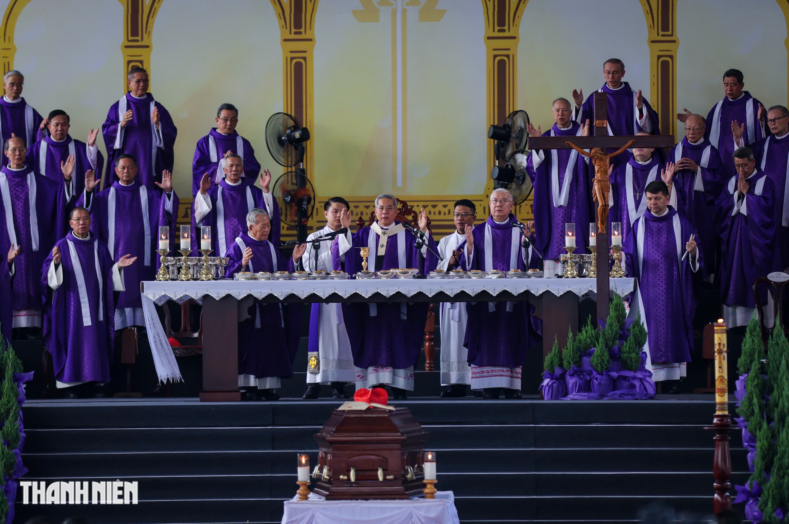Đức Hồng y Gioan Baotixita Phạm Minh Mẫn về nơi an nghỉ cuối c&ugrave;ng- Ảnh 5.
