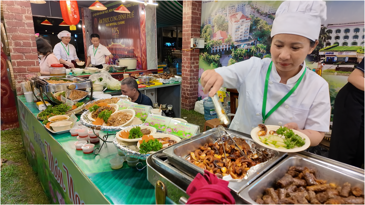 Lễ hội ẩm thực: 500 món ngon níu chân thực khách giữa lòng TP.HCM - Ảnh 2.