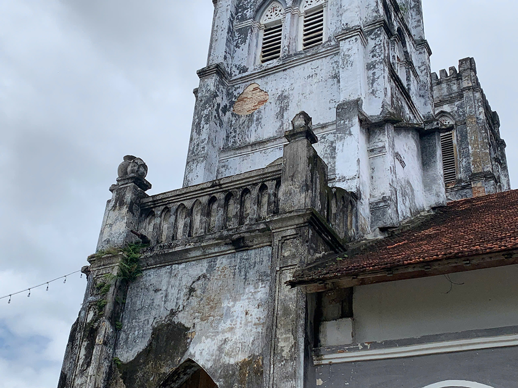 Nh&agrave; thờ Mằng Lăng - Th&aacute;nh đường Gothic lưu giữ hồn chữ Quốc ngữ- Ảnh 4.