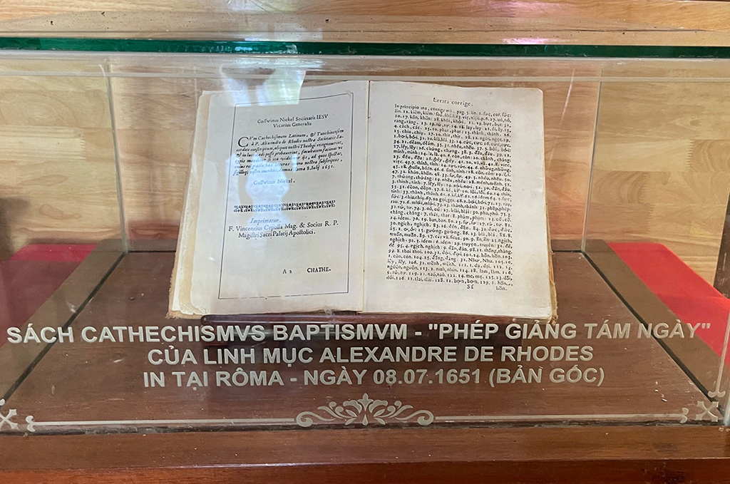 Nh&agrave; thờ Mằng Lăng - Th&aacute;nh đường Gothic lưu giữ hồn chữ Quốc ngữ- Ảnh 5.
