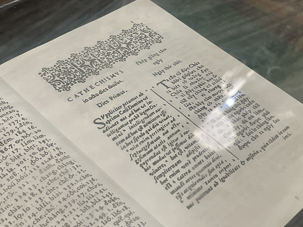 Nh&agrave; thờ Mằng Lăng - Th&aacute;nh đường Gothic lưu giữ hồn chữ Quốc ngữ- Ảnh 6.