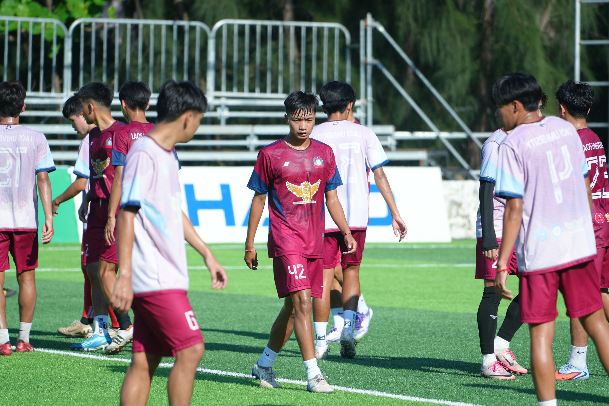 Ng&ocirc;i sao Trường ĐH L&agrave;o từng đối đầu Đ&igrave;nh Bắc v&agrave; U.23 Việt Nam: 'Ch&uacute;ng t&ocirc;i muốn v&ocirc; địch'- Ảnh 2.