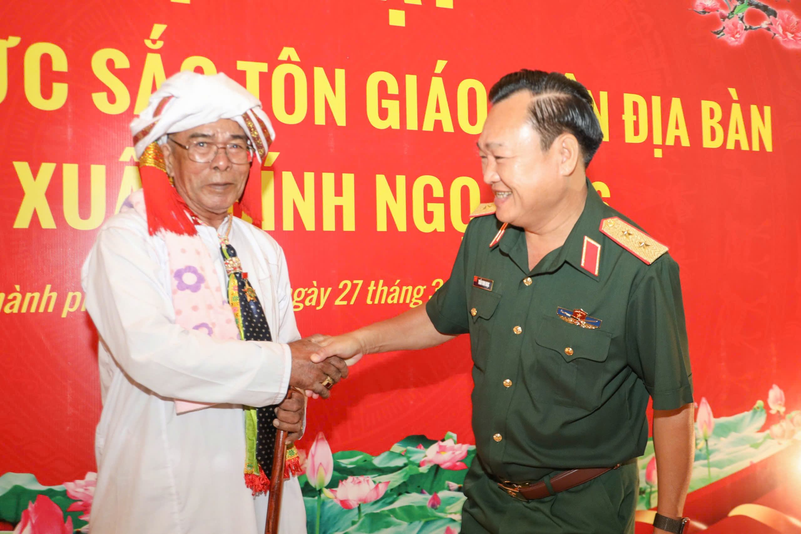 Quân khu 7 củng cố thế trận lòng dân từ sự gắn kết đồng bào tôn giáo - Ảnh 2.