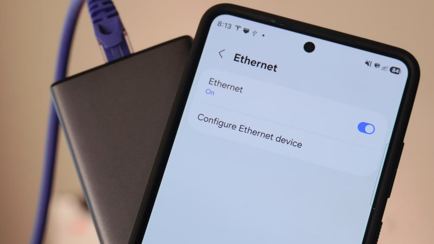 Kết nối mạng có dây cho smartphone: Ý tưởng điên rồ ít ai nghĩ tới - Ảnh 1.