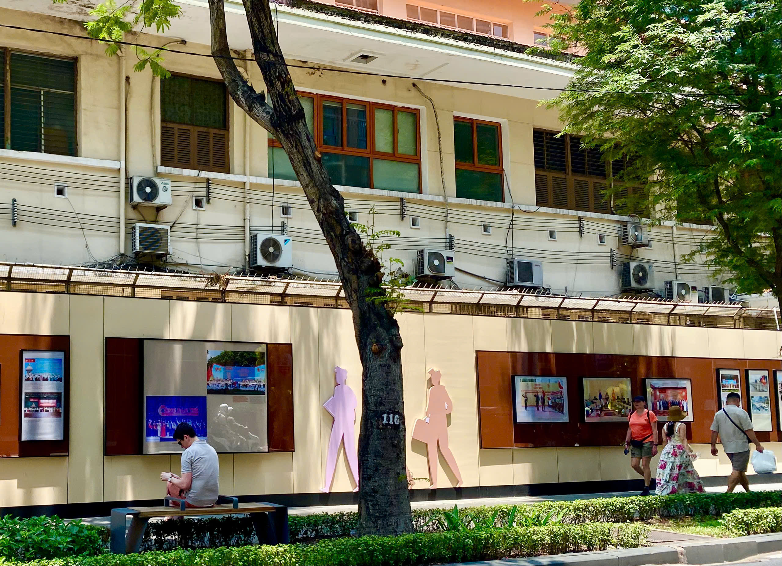 Những tuyến đường m&aacute;t rượi giữa nắng n&oacute;ng ở TP . HCM gi&uacute;p giới trẻ thư gi&atilde;n - Ảnh 10.