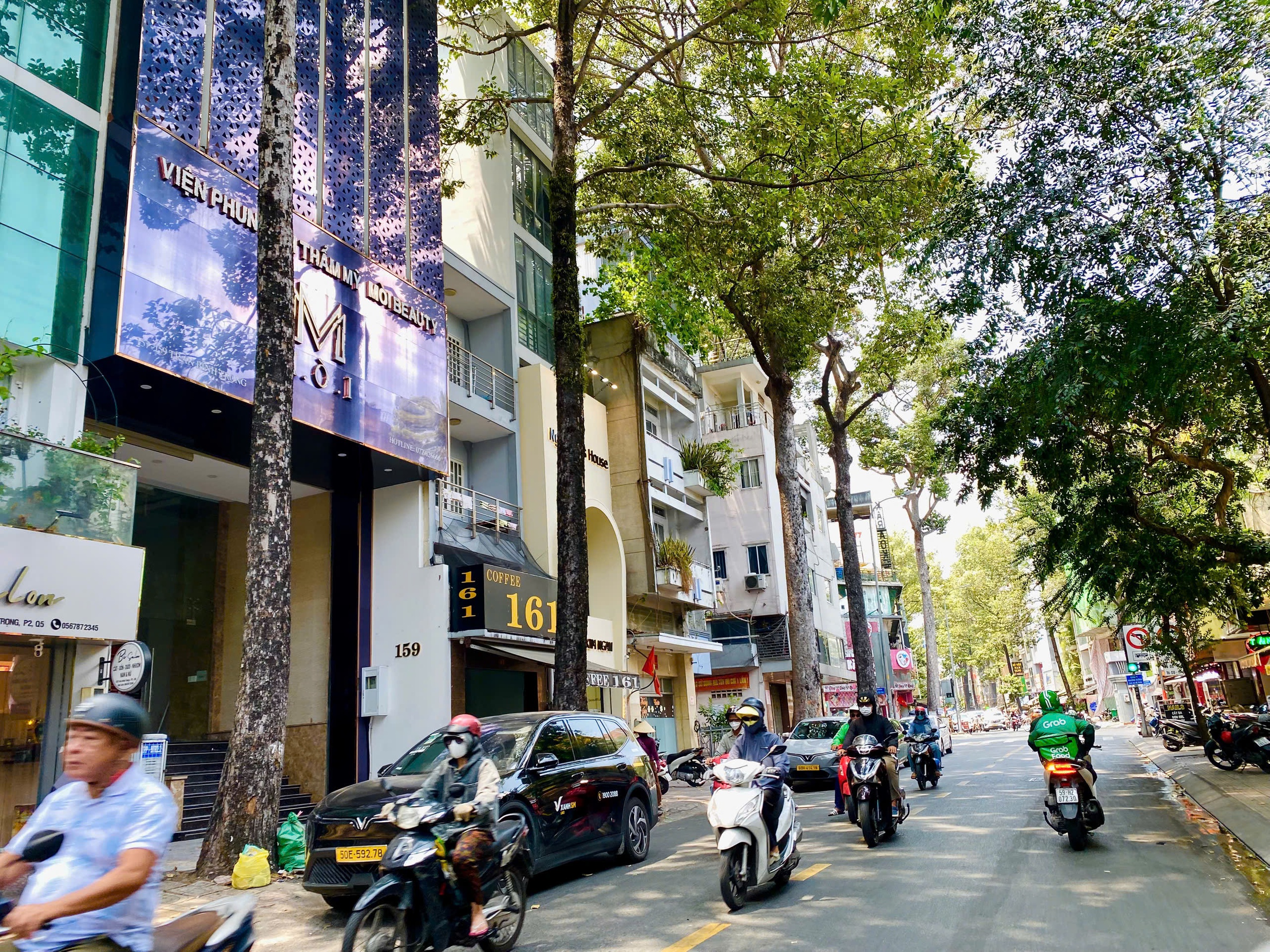 Những tuyến đường m&aacute;t rượi giữa nắng n&oacute;ng ở TP . HCM gi&uacute;p giới trẻ thư gi&atilde;n - Ảnh 9.