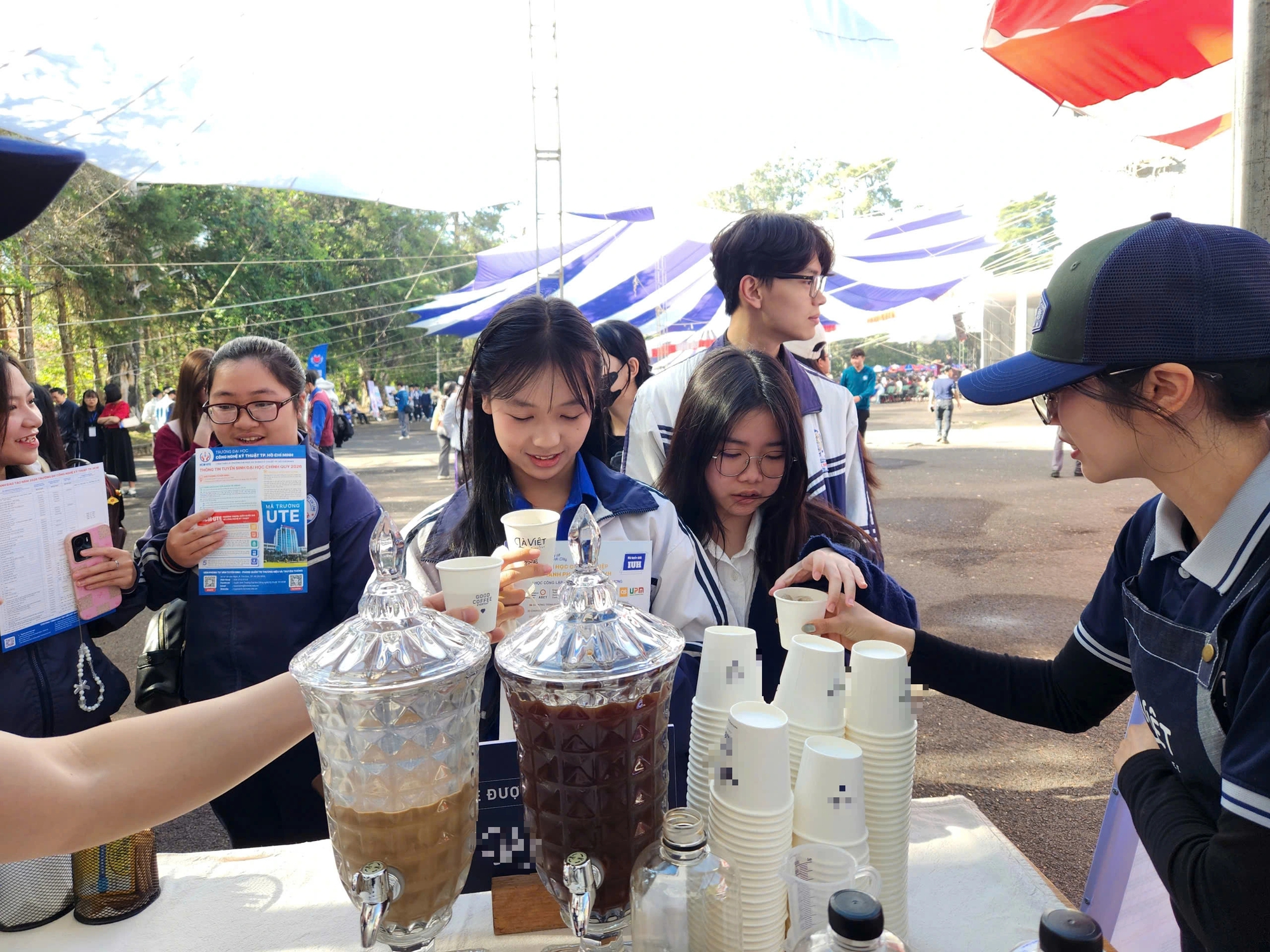 Vừa uống c&agrave; ph&ecirc; Đ&agrave; Lạt vừa... biết th&ocirc;ng tin thi tốt nghiệp THPT 2026- Ảnh 6.