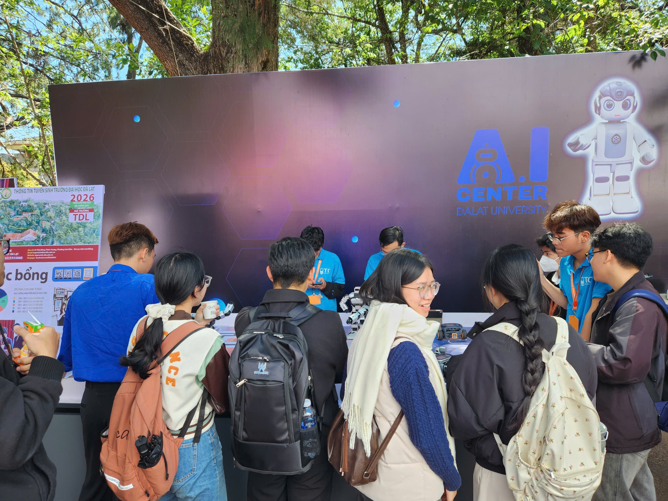 Vừa uống c&agrave; ph&ecirc; Đ&agrave; Lạt vừa... biết th&ocirc;ng tin thi tốt nghiệp THPT 2026- Ảnh 14.