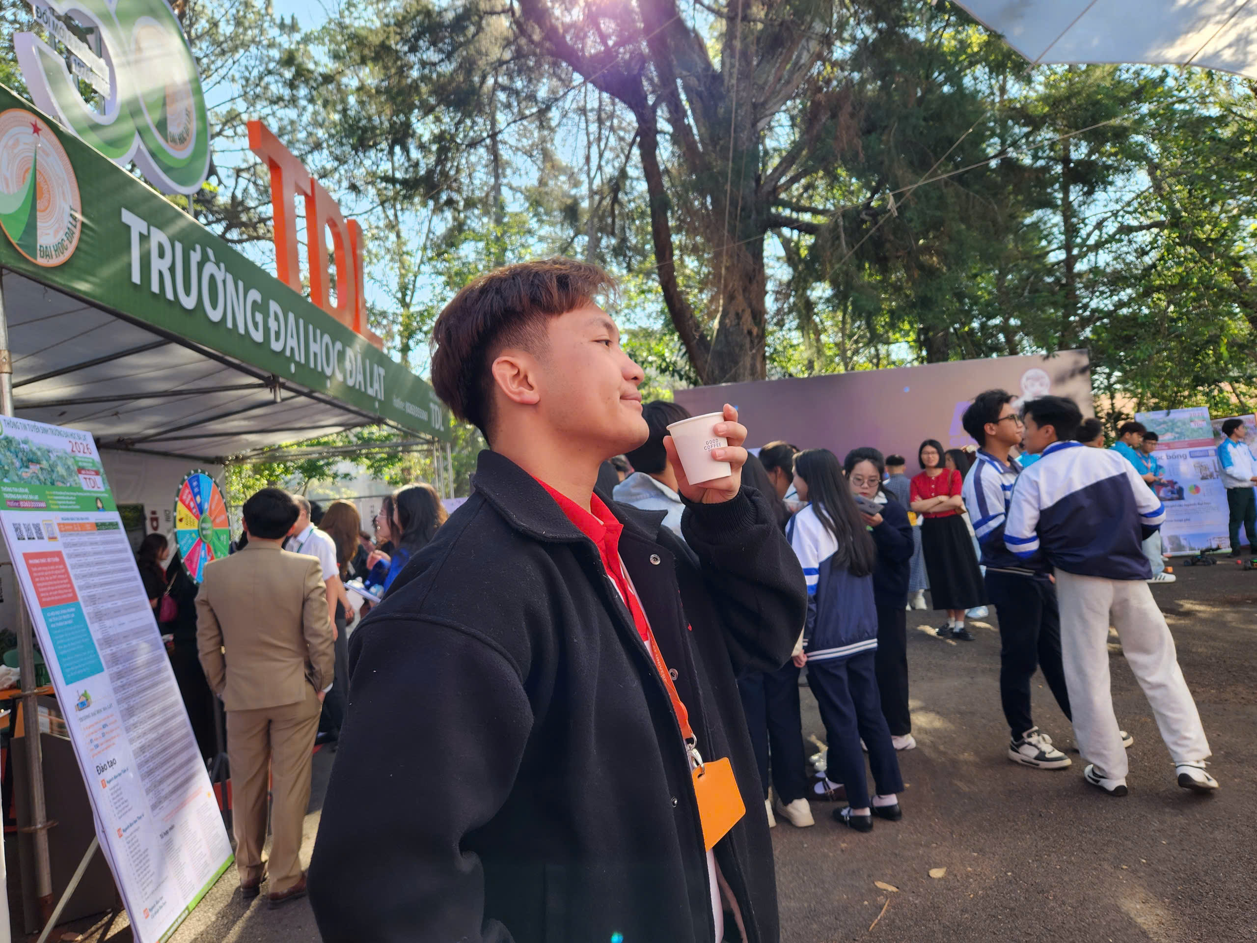 Vừa uống c&agrave; ph&ecirc; Đ&agrave; Lạt vừa... biết th&ocirc;ng tin thi tốt nghiệp THPT 2026- Ảnh 3.