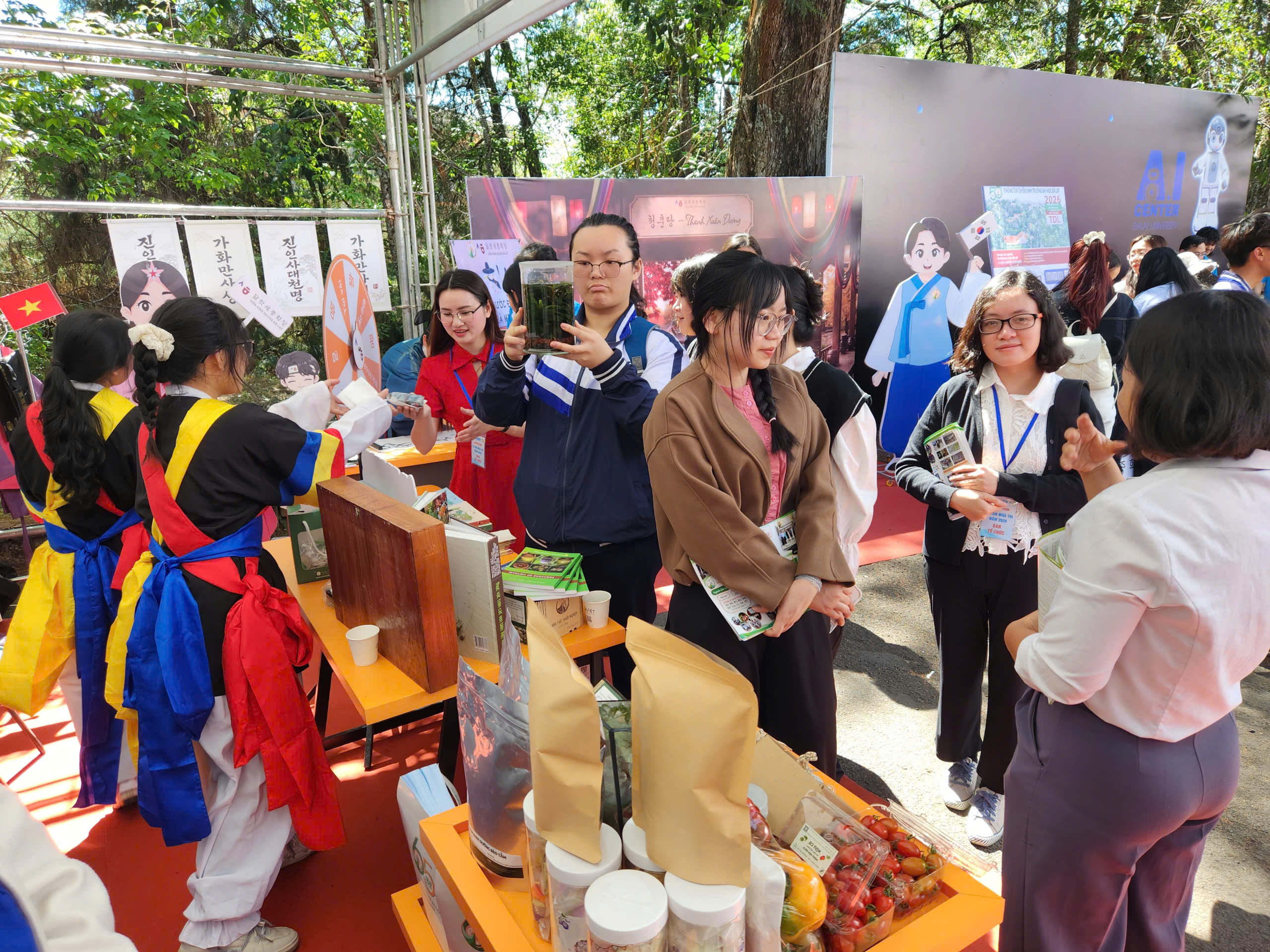 Vừa uống c&agrave; ph&ecirc; Đ&agrave; Lạt vừa... biết th&ocirc;ng tin thi tốt nghiệp THPT 2026- Ảnh 10.