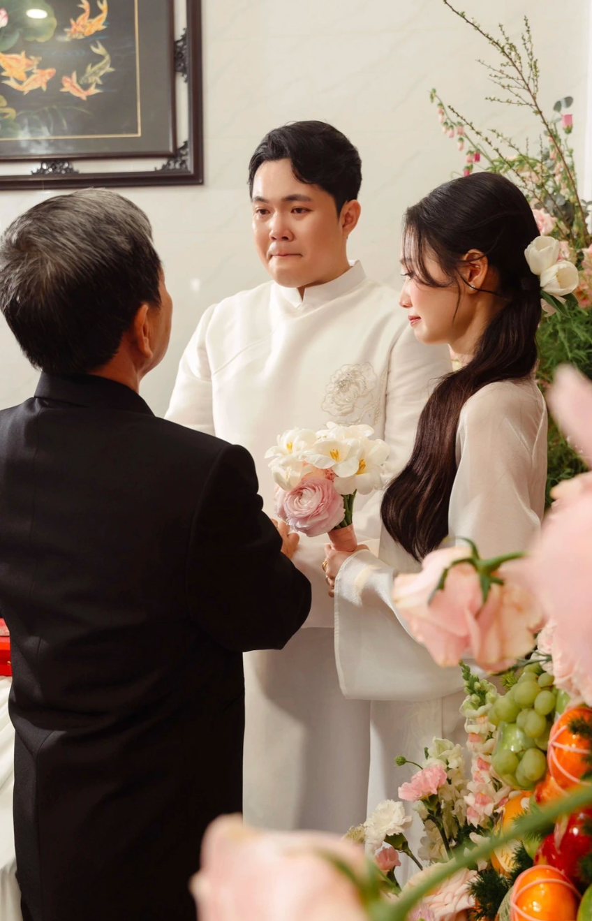 Diễn vi&ecirc;n Nhung Gumiho bật kh&oacute;c trong lễ vu quy với chồng nhạc sĩ - Ảnh 7.