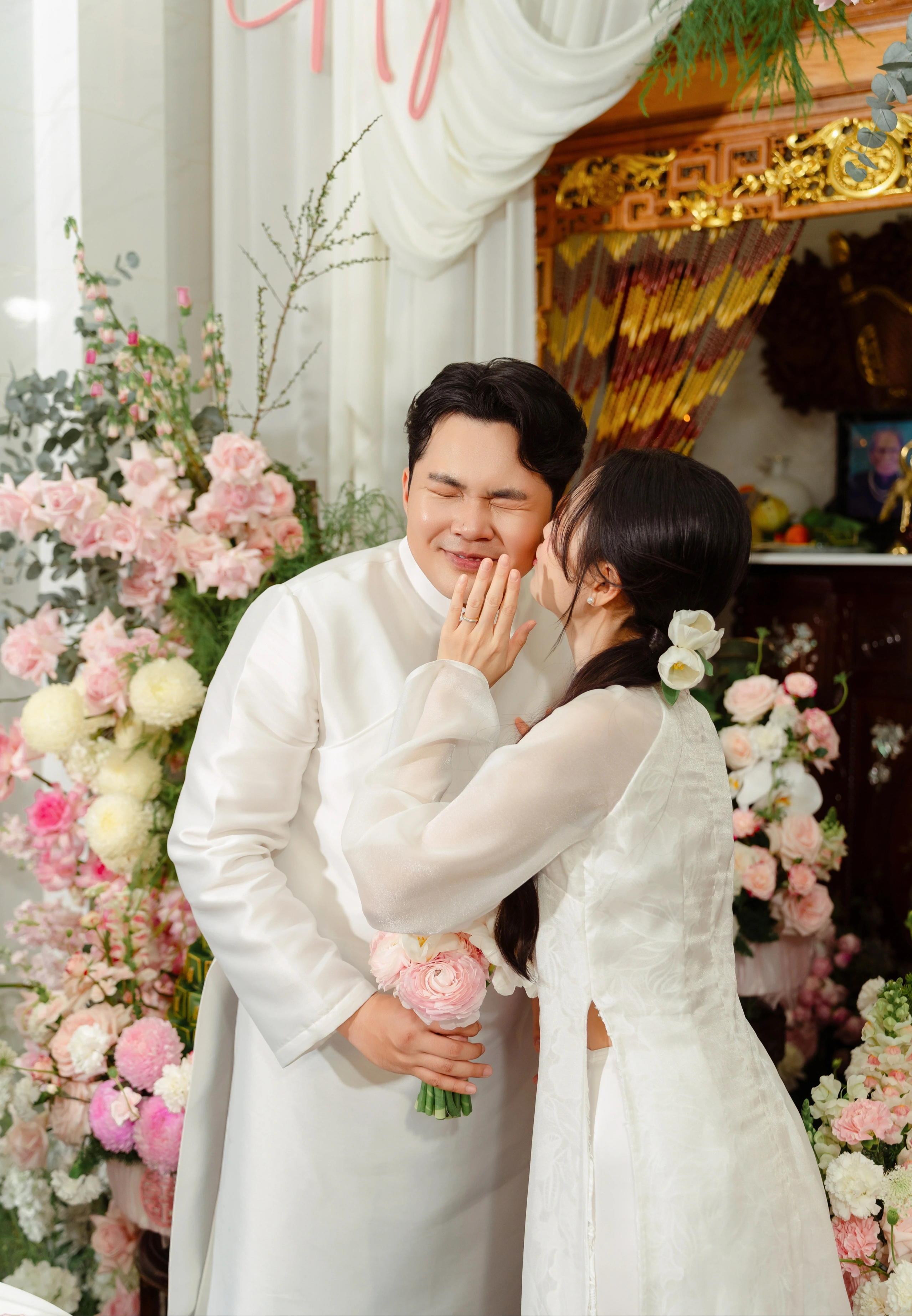 Diễn vi&ecirc;n Nhung Gumiho bật kh&oacute;c trong lễ vu quy với chồng nhạc sĩ - Ảnh 12.