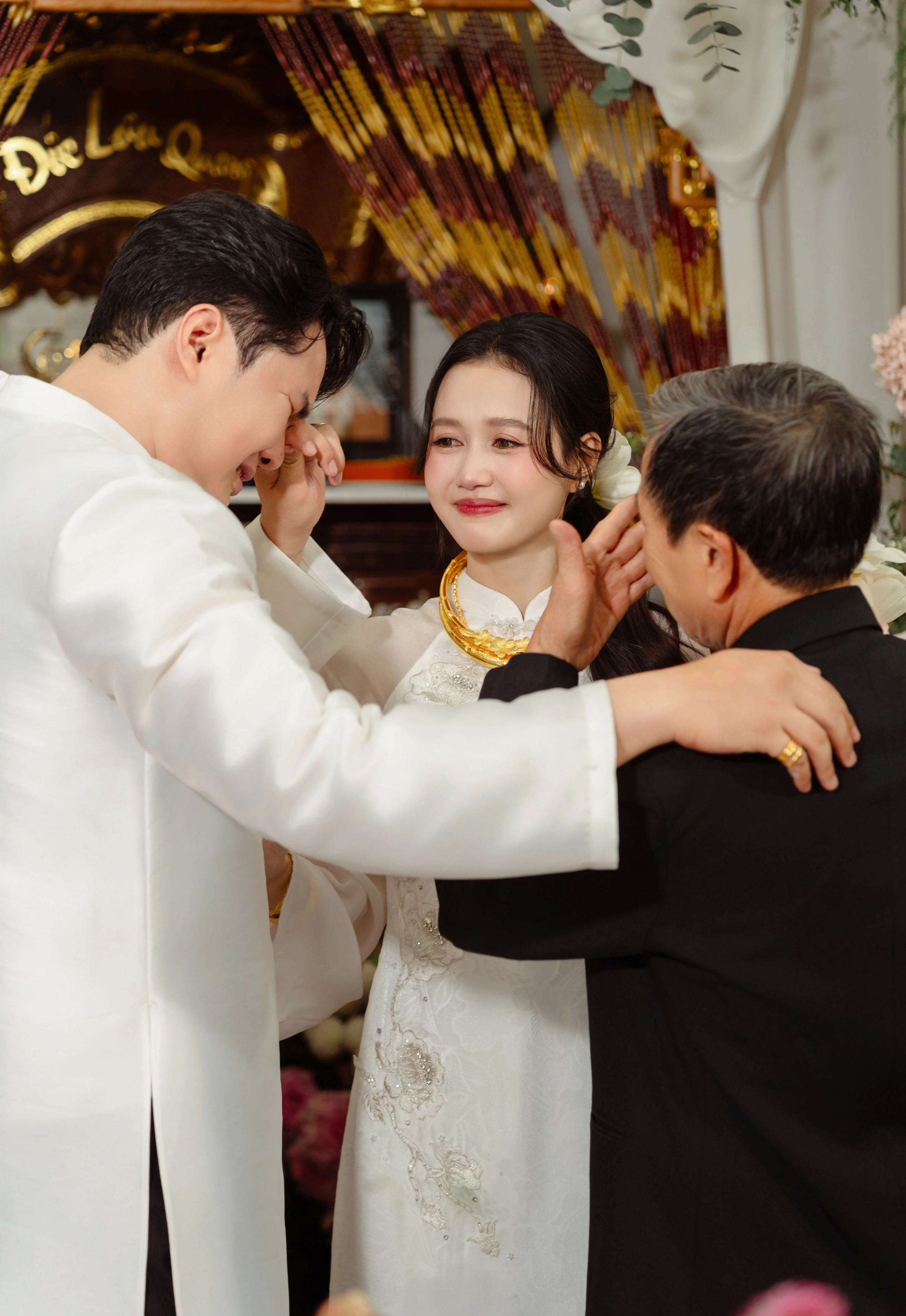 Diễn vi&ecirc;n Nhung Gumiho bật kh&oacute;c trong lễ vu quy với chồng nhạc sĩ - Ảnh 10.