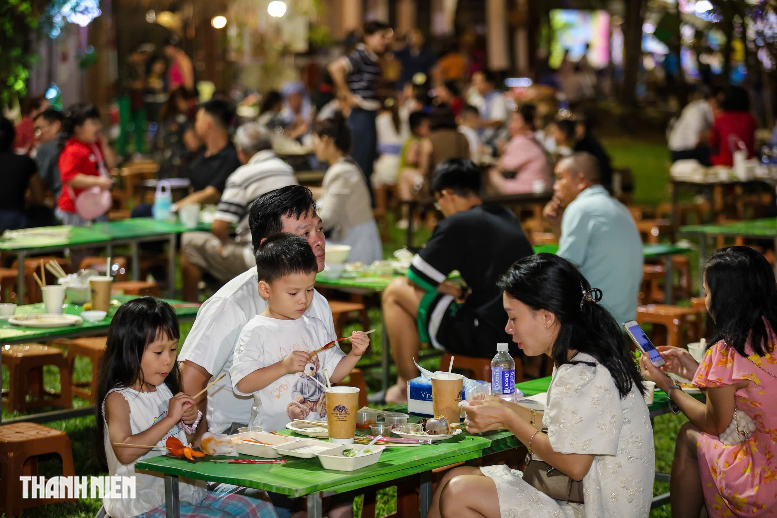 Khu tr&ograve; chơi d&acirc;n gian 'g&acirc;y sốt' tại lễ hội ẩm thực giữa TP.HCM - Ảnh 12.