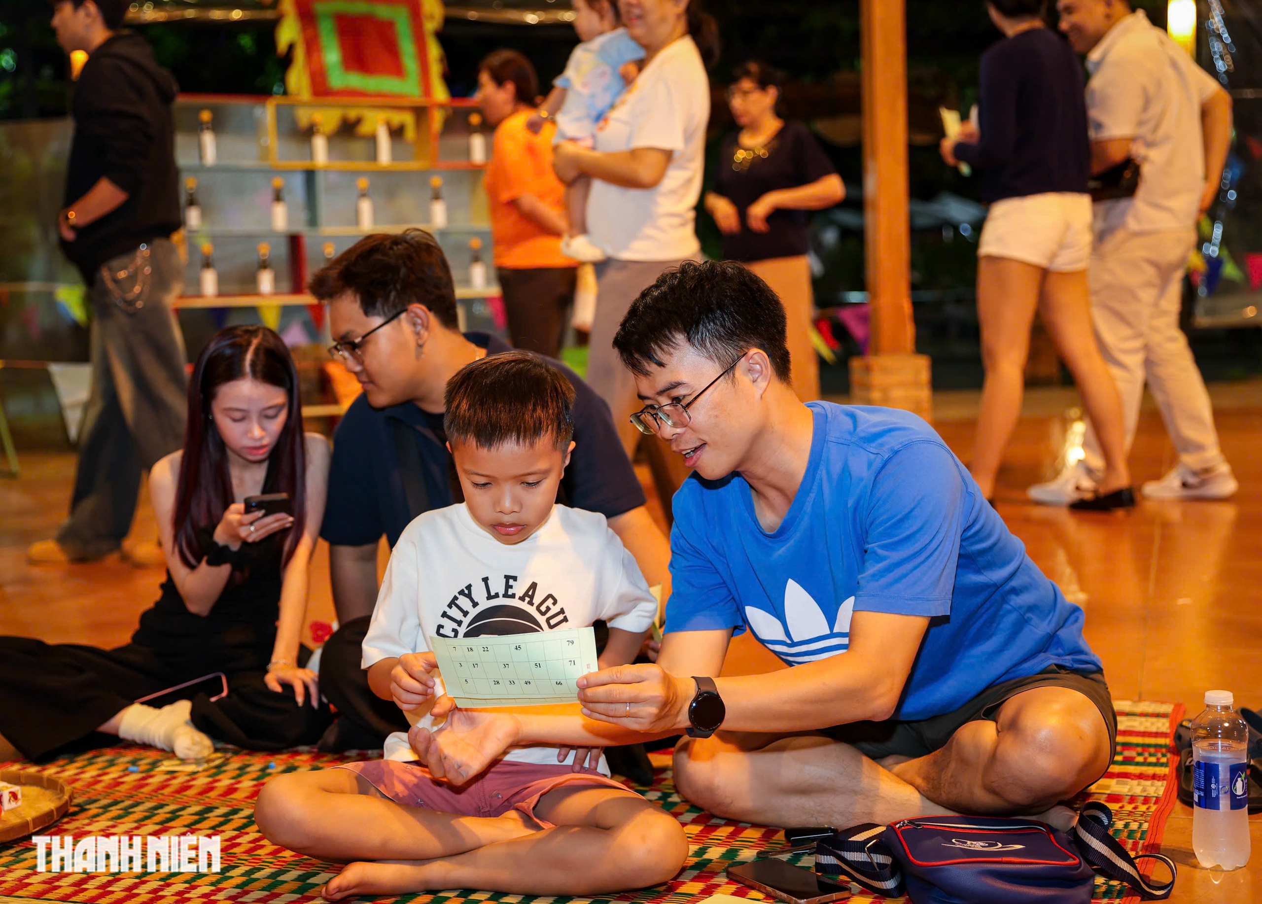 Khu tr&ograve; chơi d&acirc;n gian 'g&acirc;y sốt' tại lễ hội ẩm thực giữa TP.HCM - Ảnh 6.