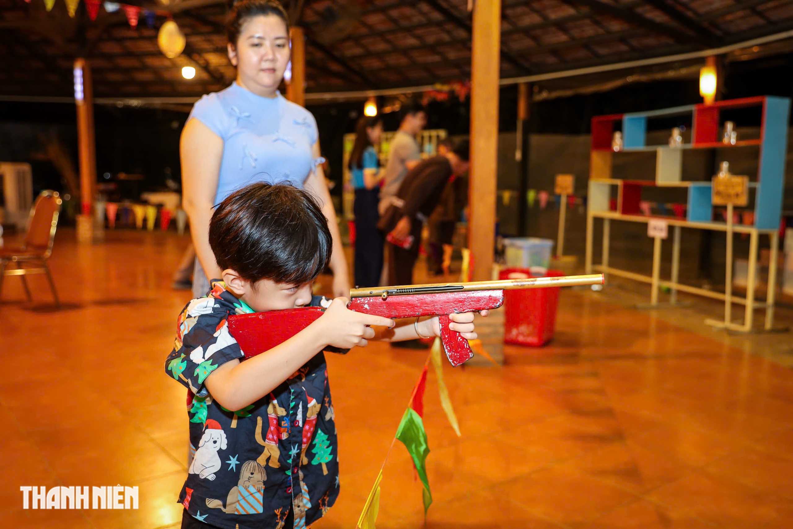 Khu tr&ograve; chơi d&acirc;n gian 'g&acirc;y sốt' tại lễ hội ẩm thực giữa TP.HCM - Ảnh 5.