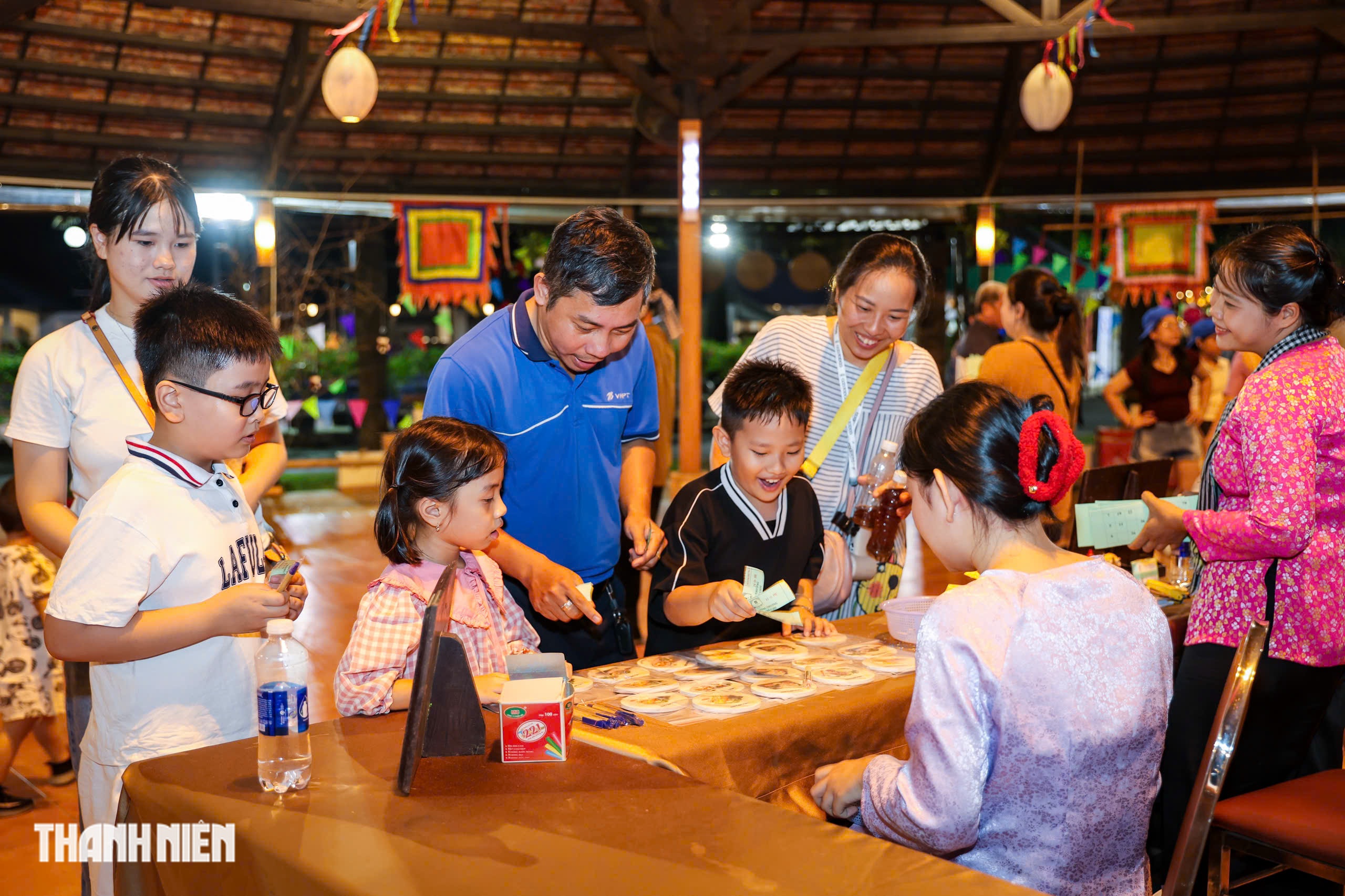Khu tr&ograve; chơi d&acirc;n gian 'g&acirc;y sốt' tại lễ hội ẩm thực giữa TP.HCM - Ảnh 7.